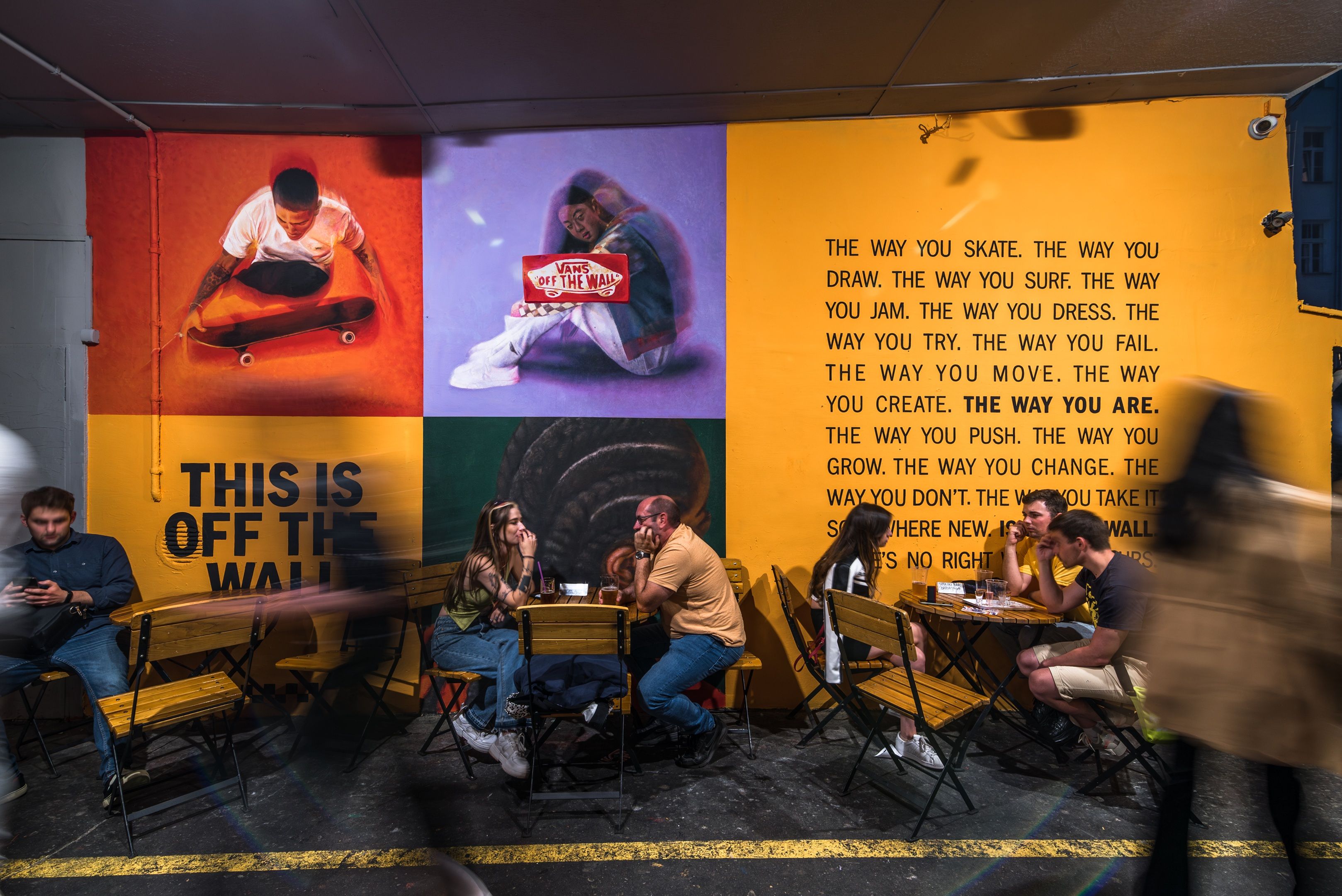 Good Looking namalowało mural w Warszawie na Pawilonach dla Vans