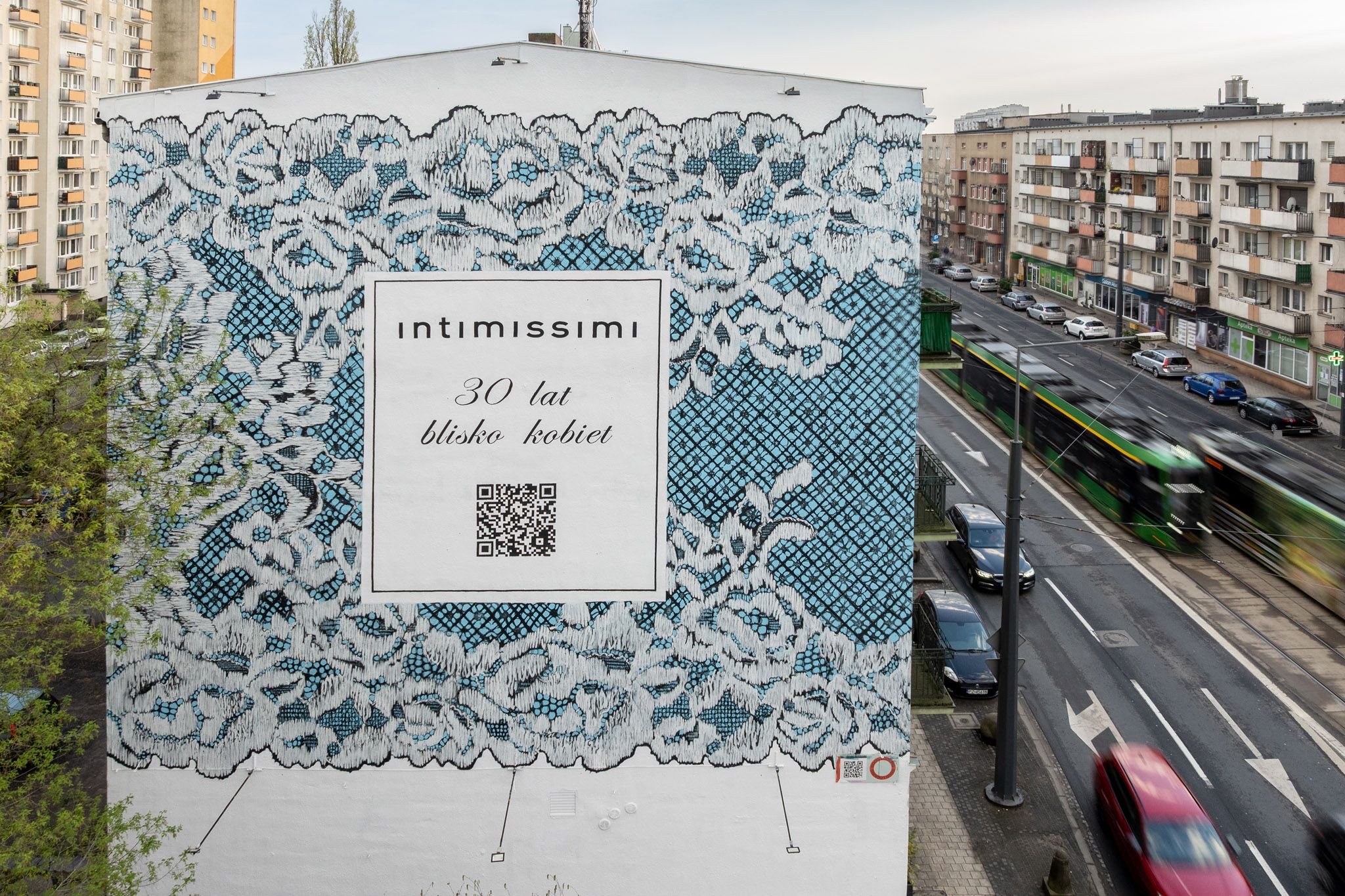Good Looking namalowało mural reklamowy dla marki Intimissimi w Poznaniu