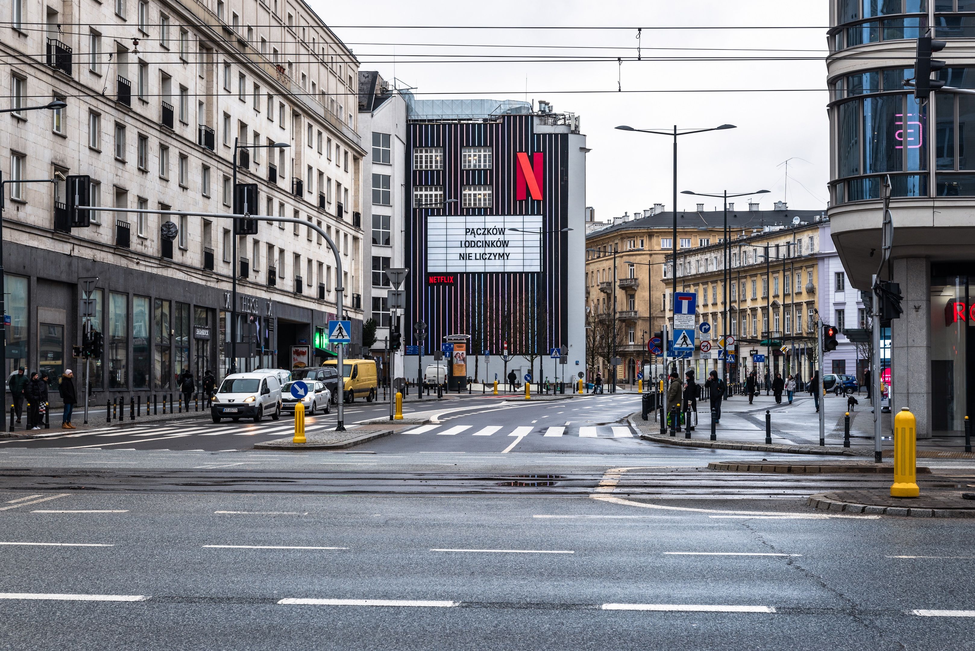 Good Looking, mural w Warszawie przy ulicy Brackiej 25, Marquee dla Netflix