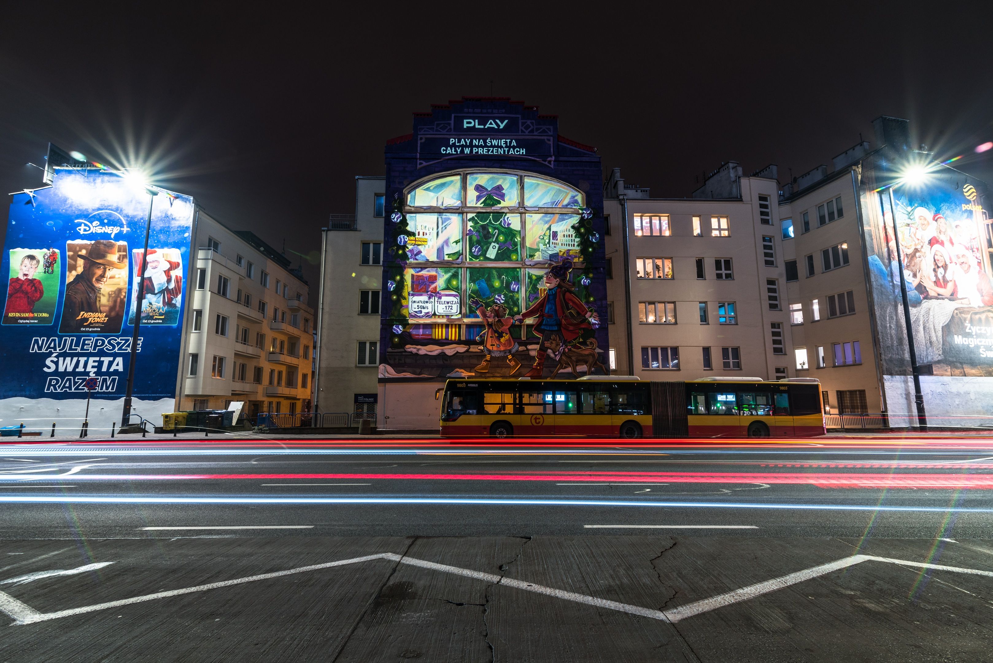 Good Looking namalowało mural w Warszawie przy ulicy Jaworzyńskiej 11 dla Play