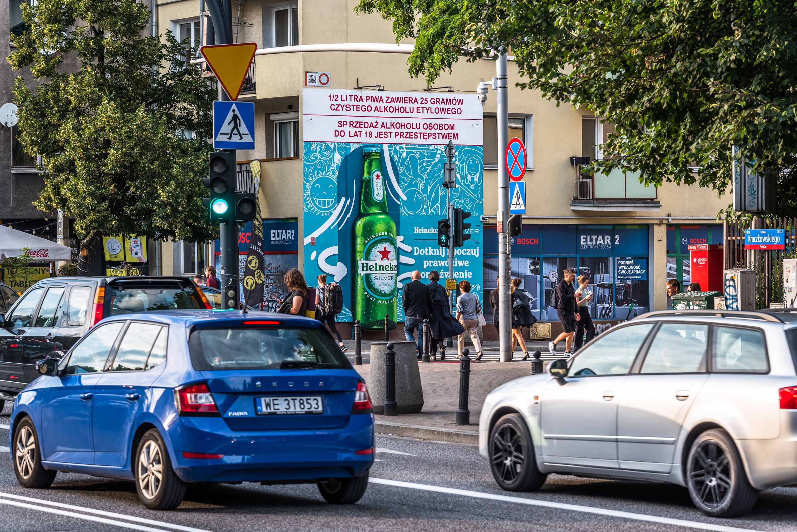Ekspozycja pokazująca mural reklamowy wykonany dla marki Heineken