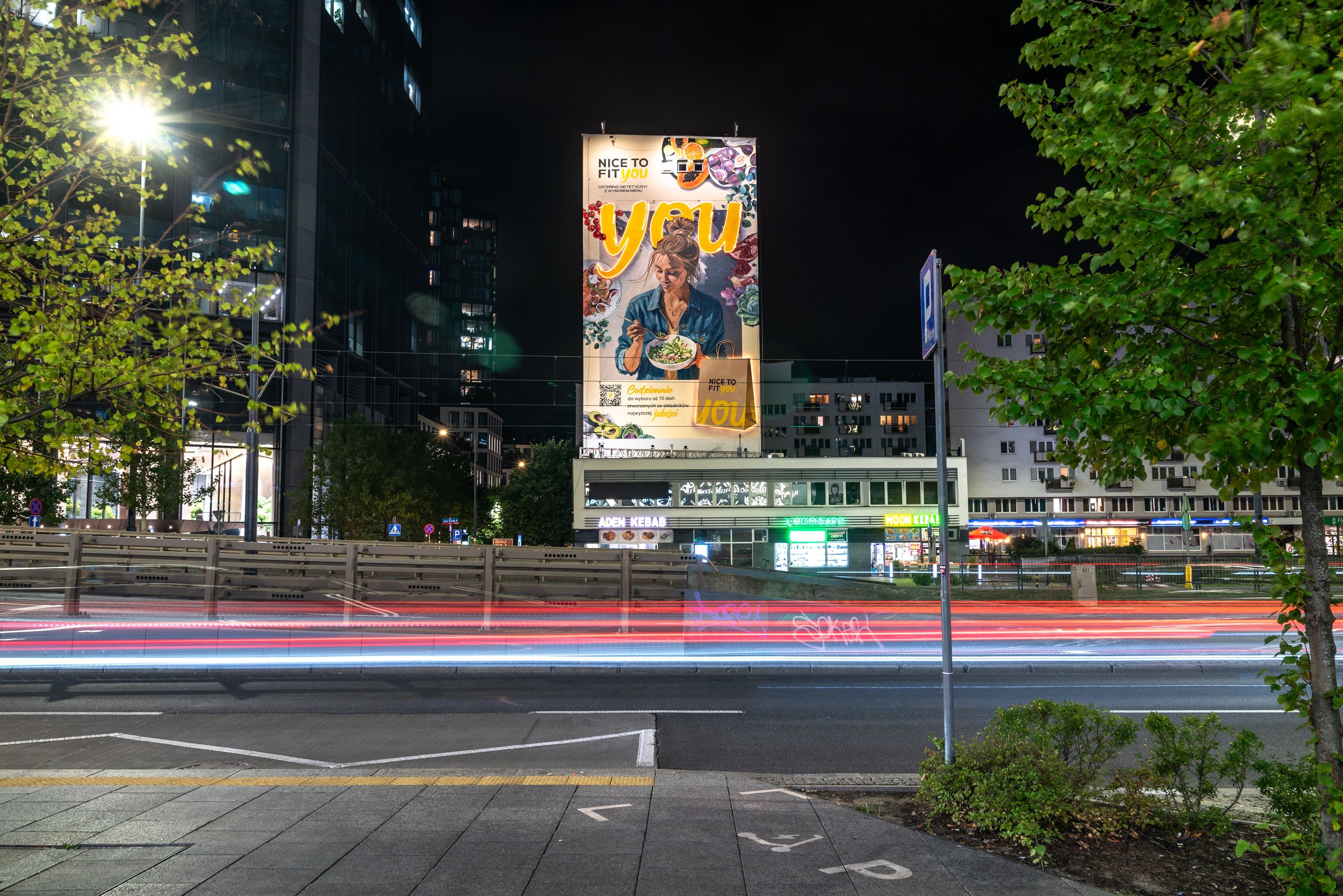 Mural reklamowy w Warszawie przy ulicy Chmielnej 98 namalowany przez Good Looking dla NTFY