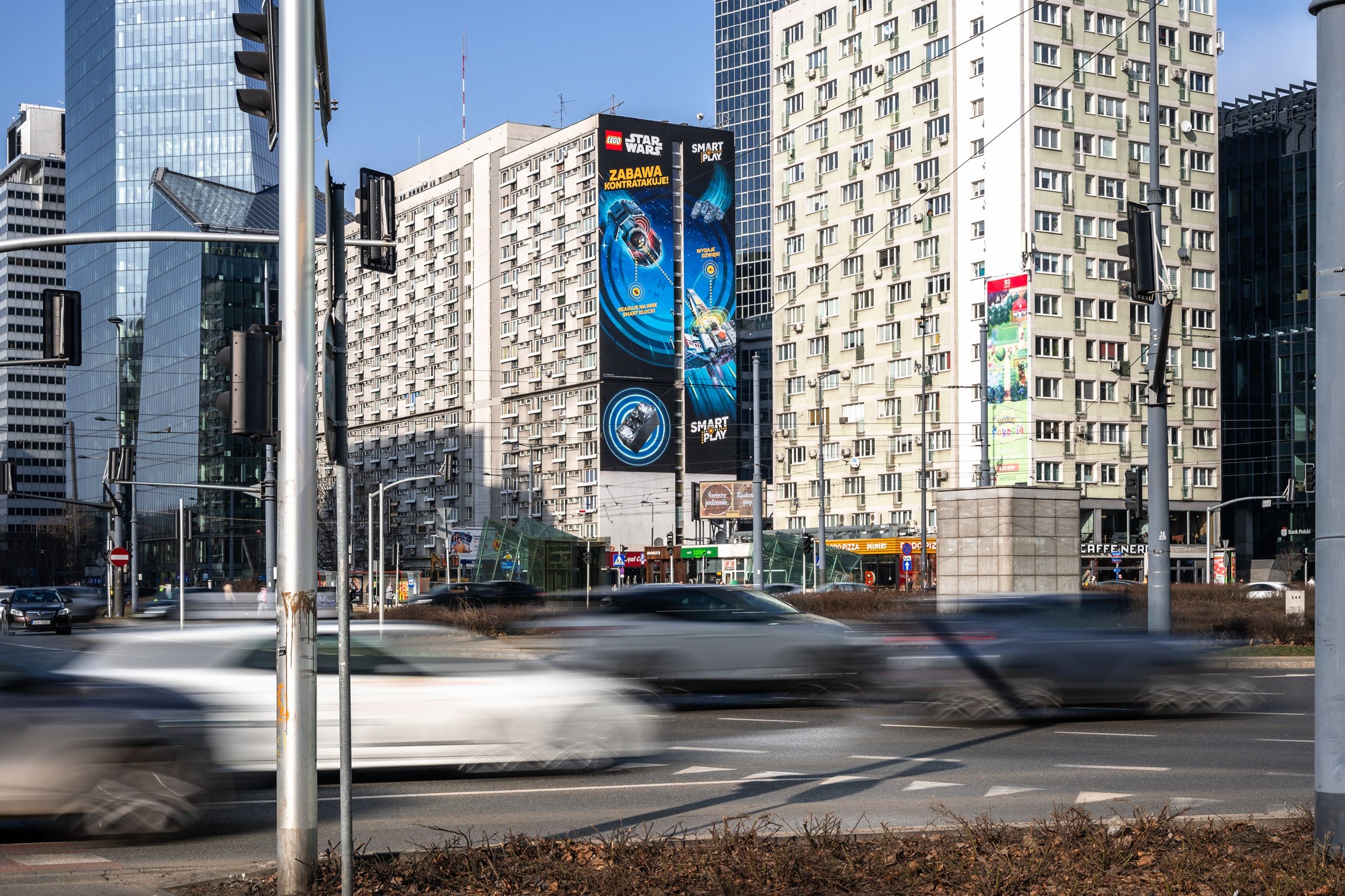 Mural z efektem motion dla Lego przy ul Jana Pawła II w Warszawie