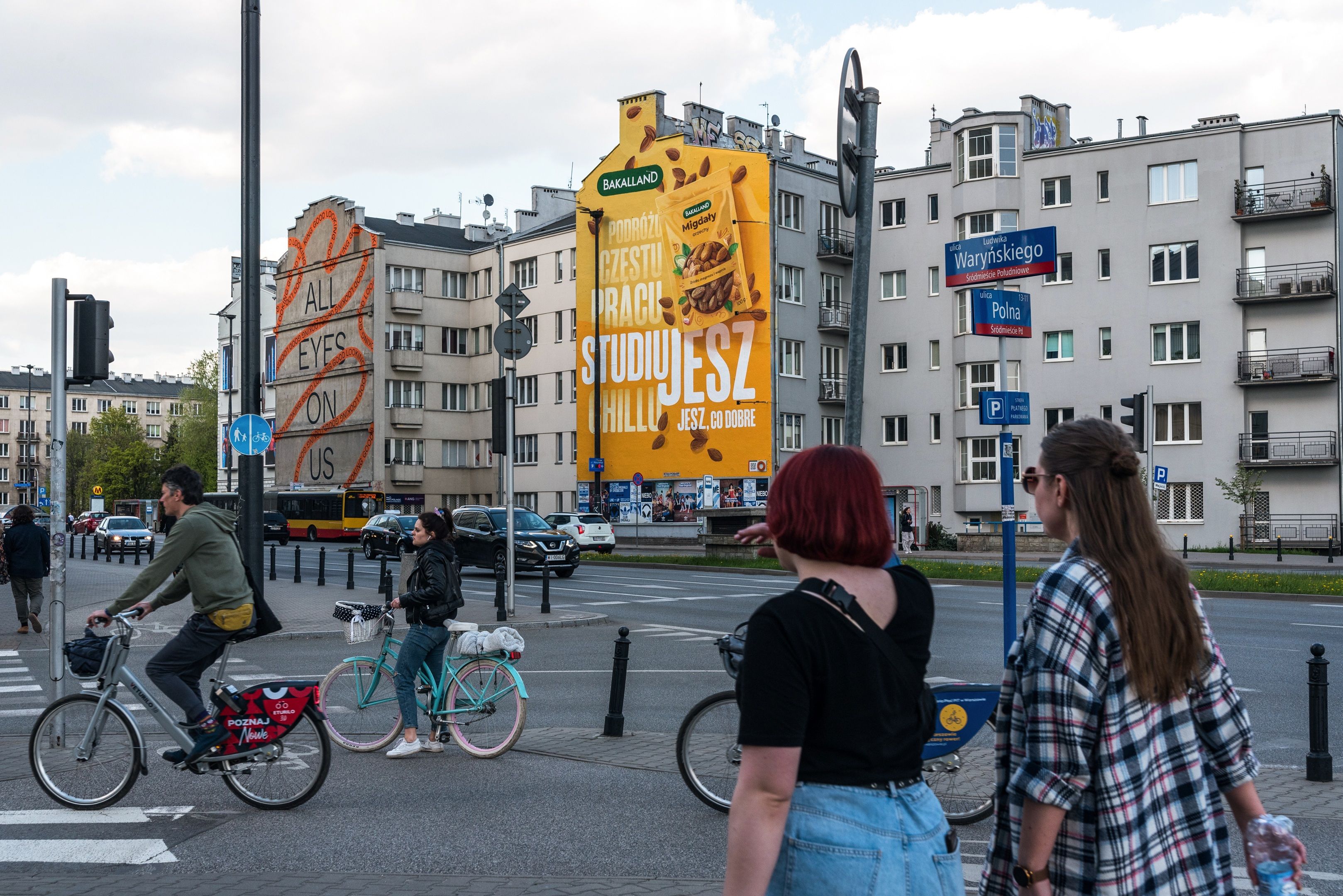 Good Looking namalowało mural w Warszawie przy ulicy Jaworzyńskiej 7/9 dla marki Bakalland