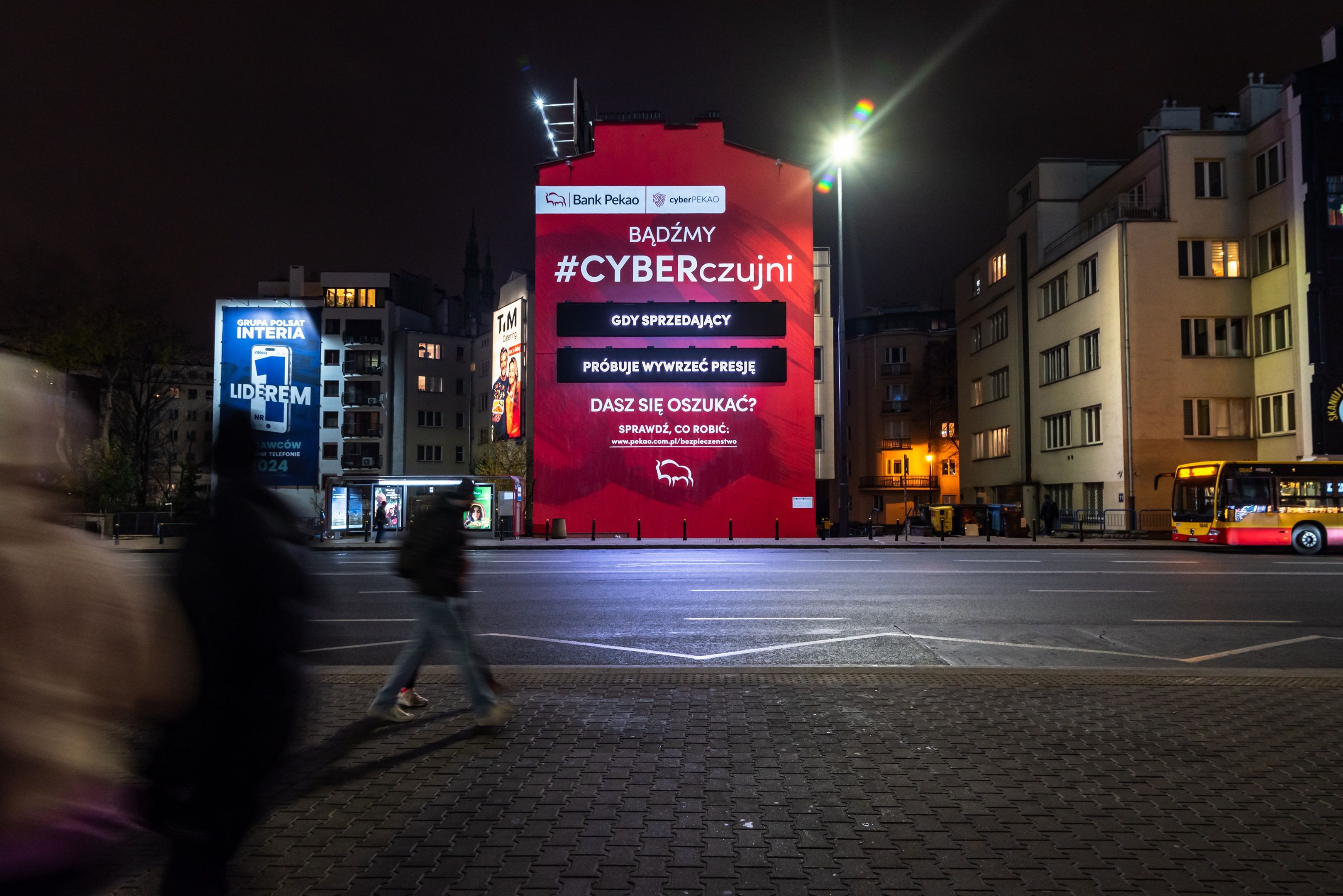 Good Looking namalowało mural w Warszawie przy ulicy Jaworzyńskiej 8 dla Pekao