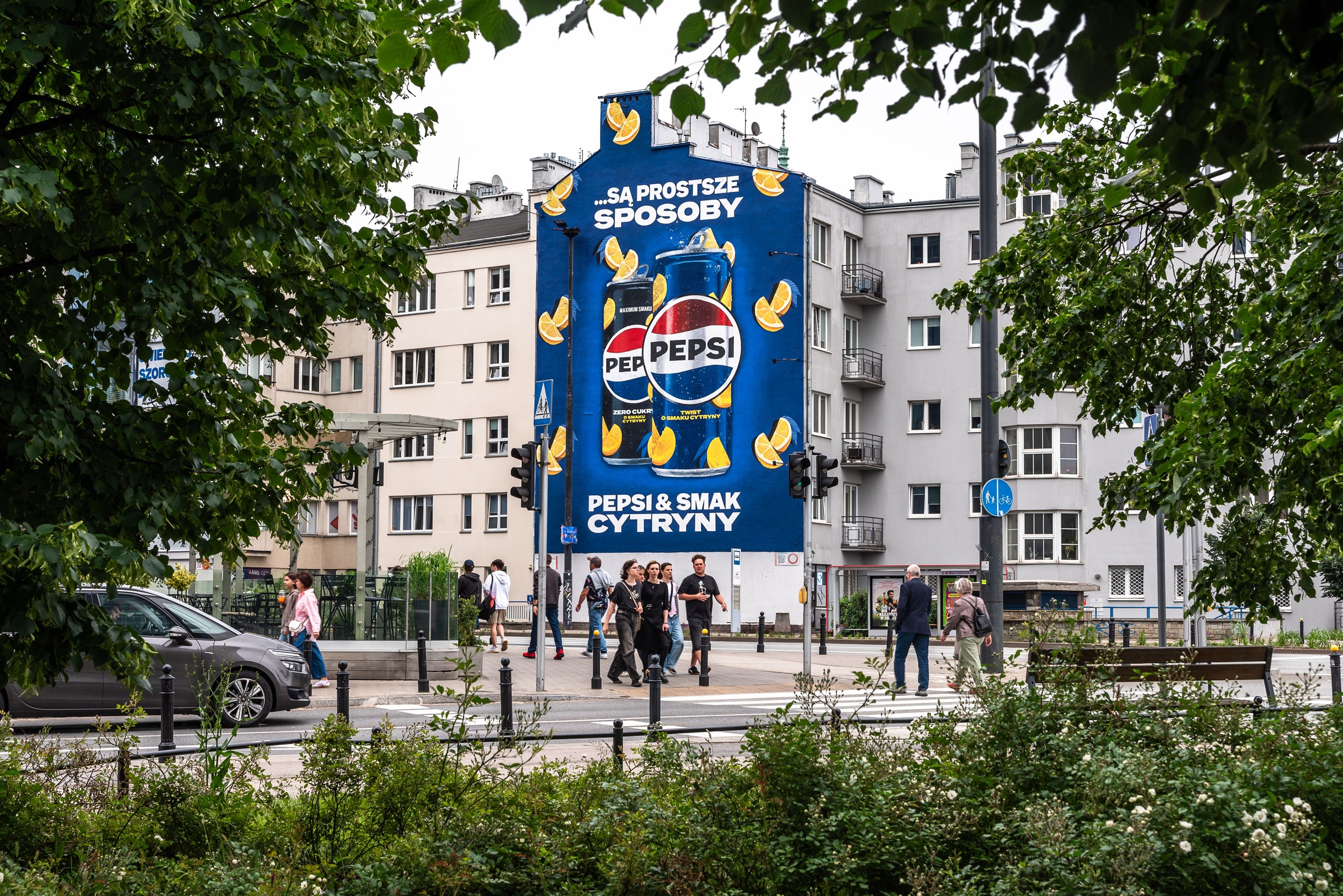 Good Looking namalowało mural w Warszawie przy ulicy Jaworzyńskiej 7/9 dla marki Pepsi