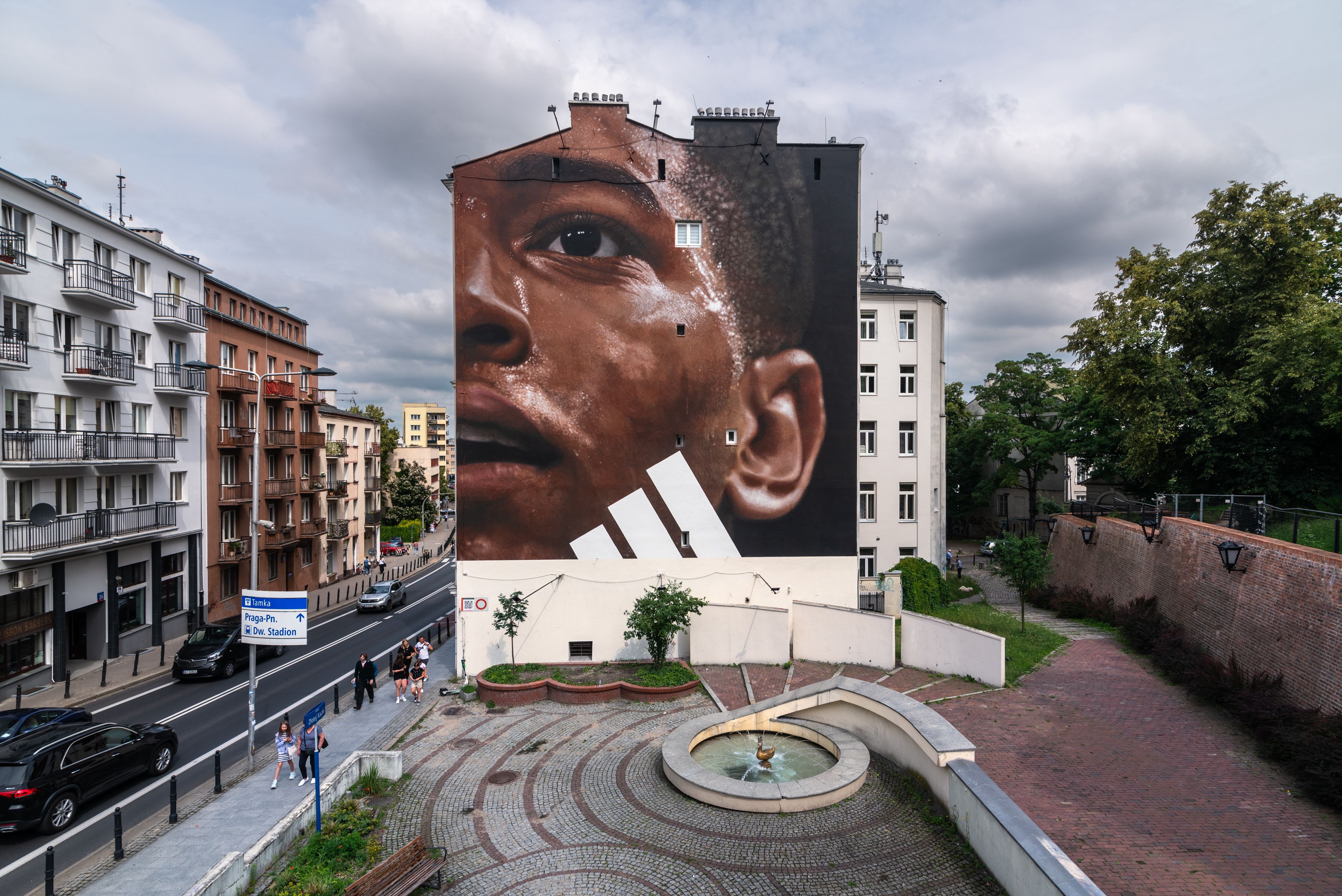 good looking mural malowany adidas