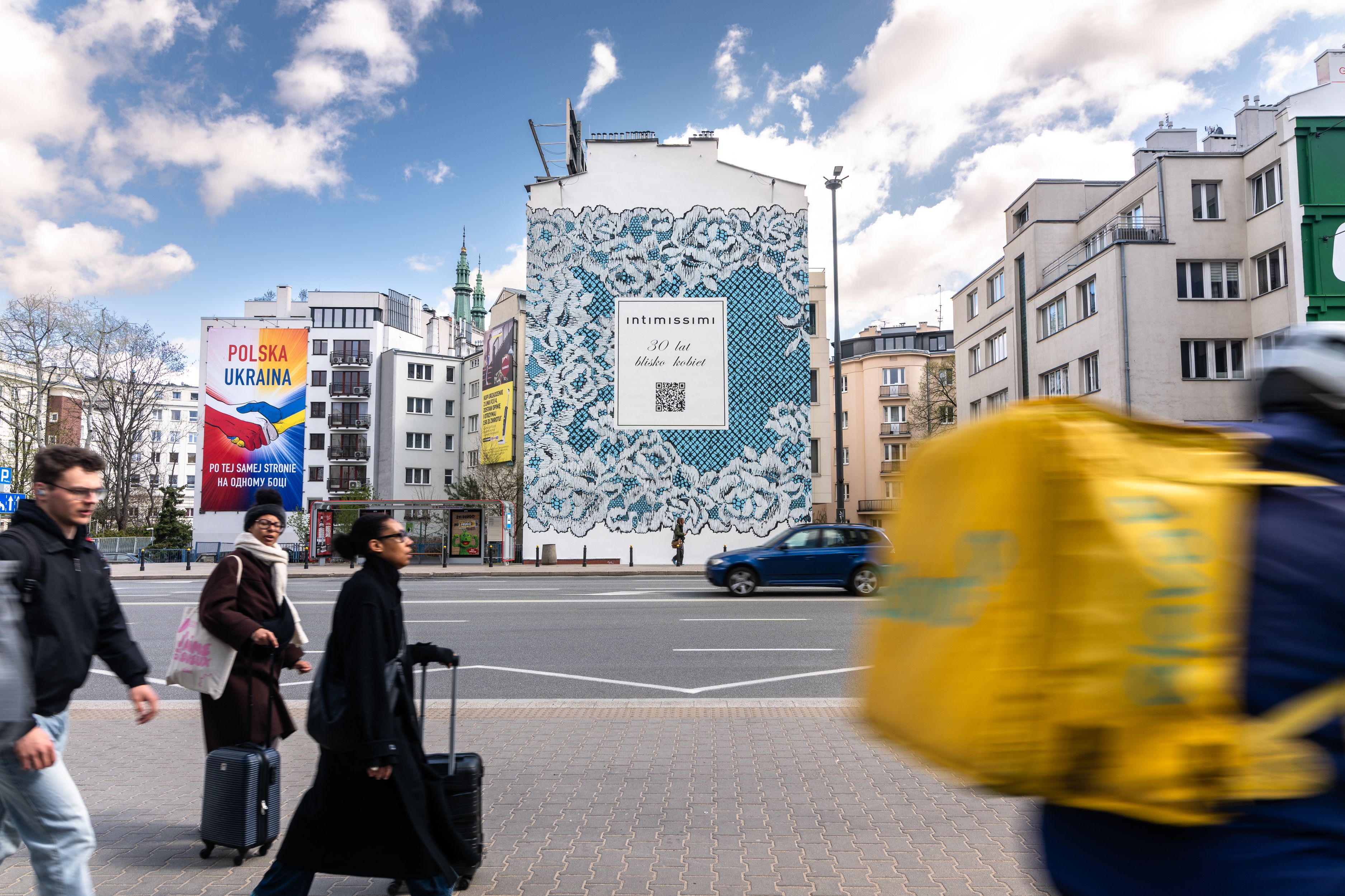 Good Looking namalowało mural reklamowy dla marki Intimissimi w Warszawie