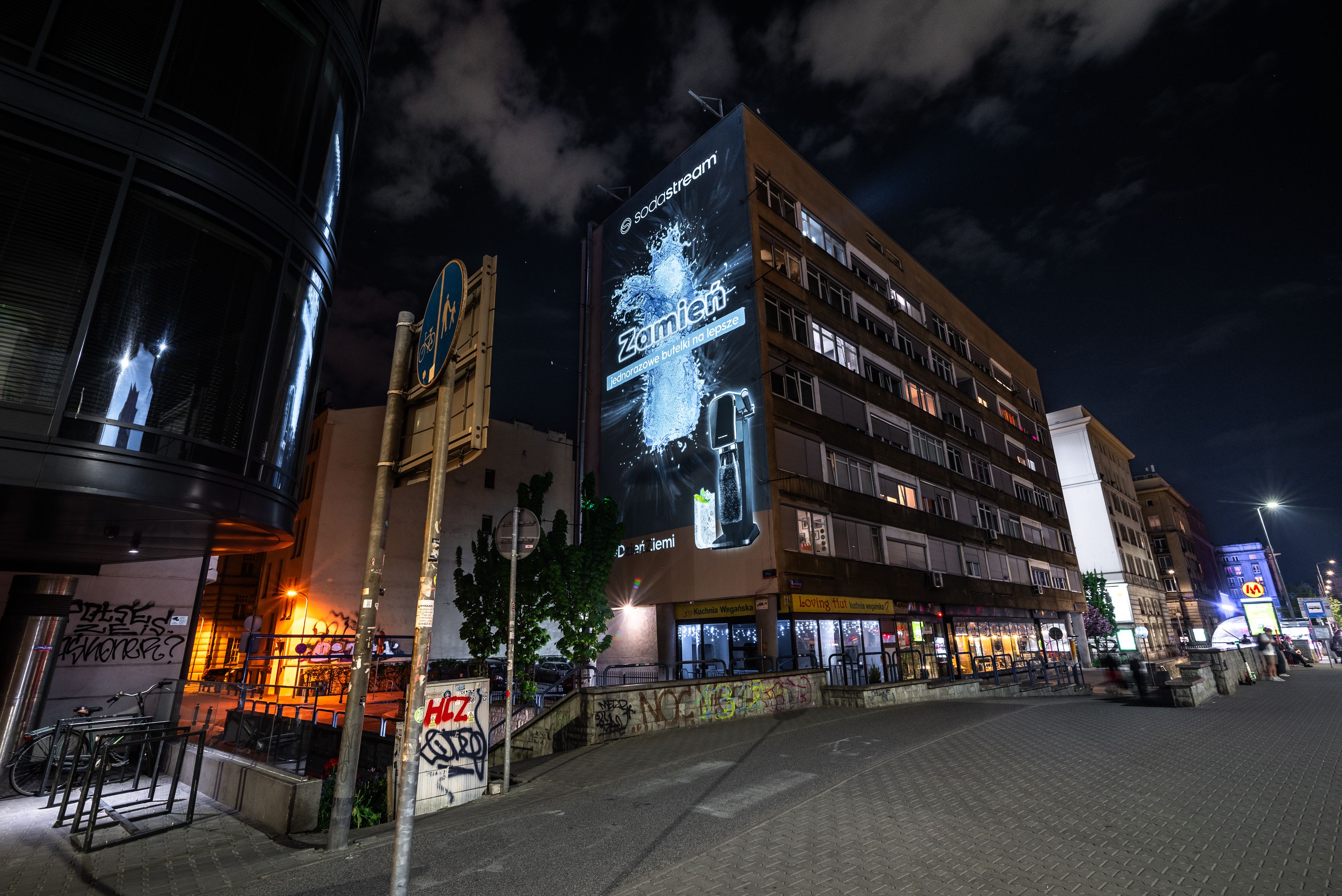 Good Looking Studio zrealizowało motion mural dla Soda Stream w Warszawie