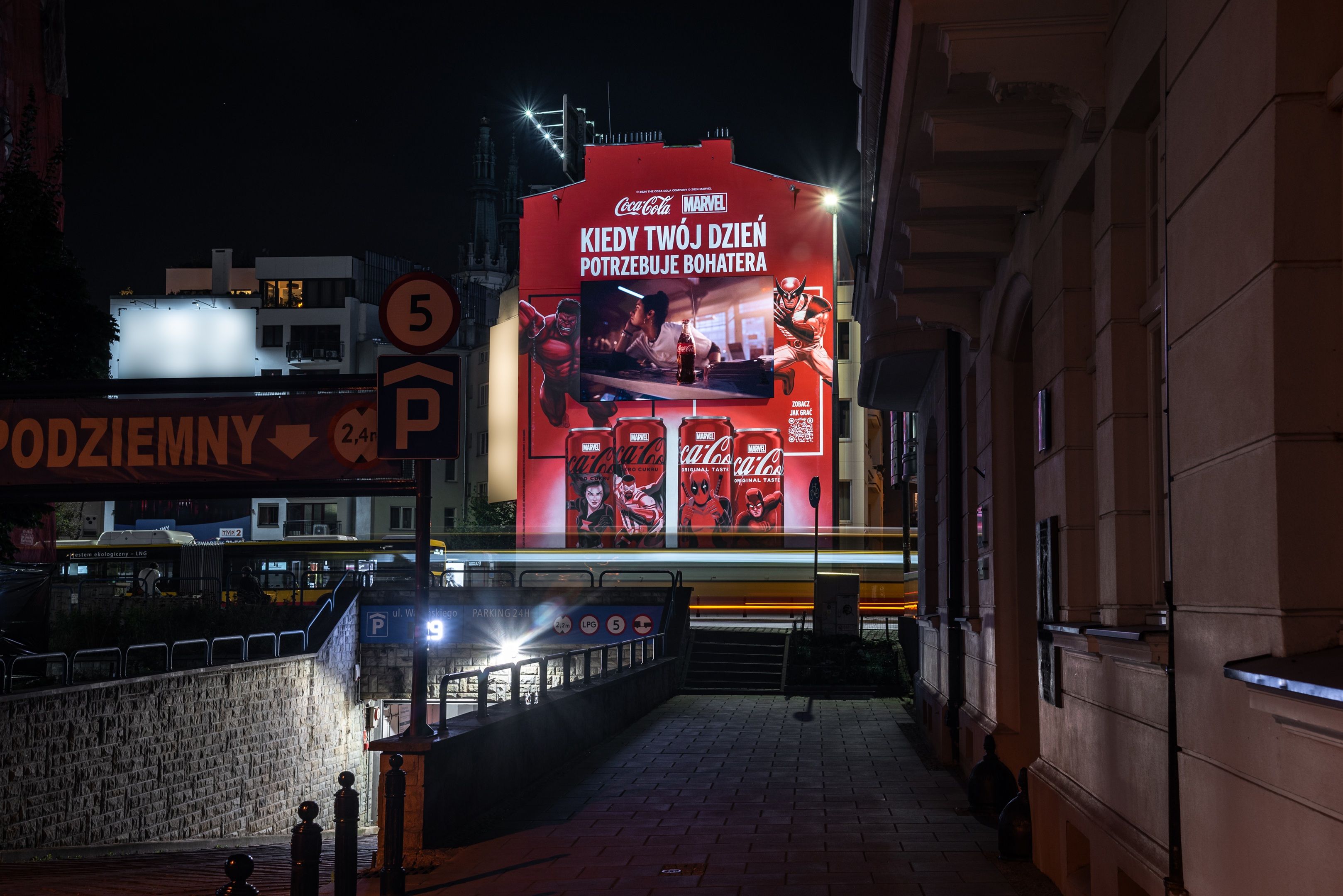 Good Looking namalowało mural w Warszawie przy ulicy Jaworzyńskiej 8 dla Coca-Cola