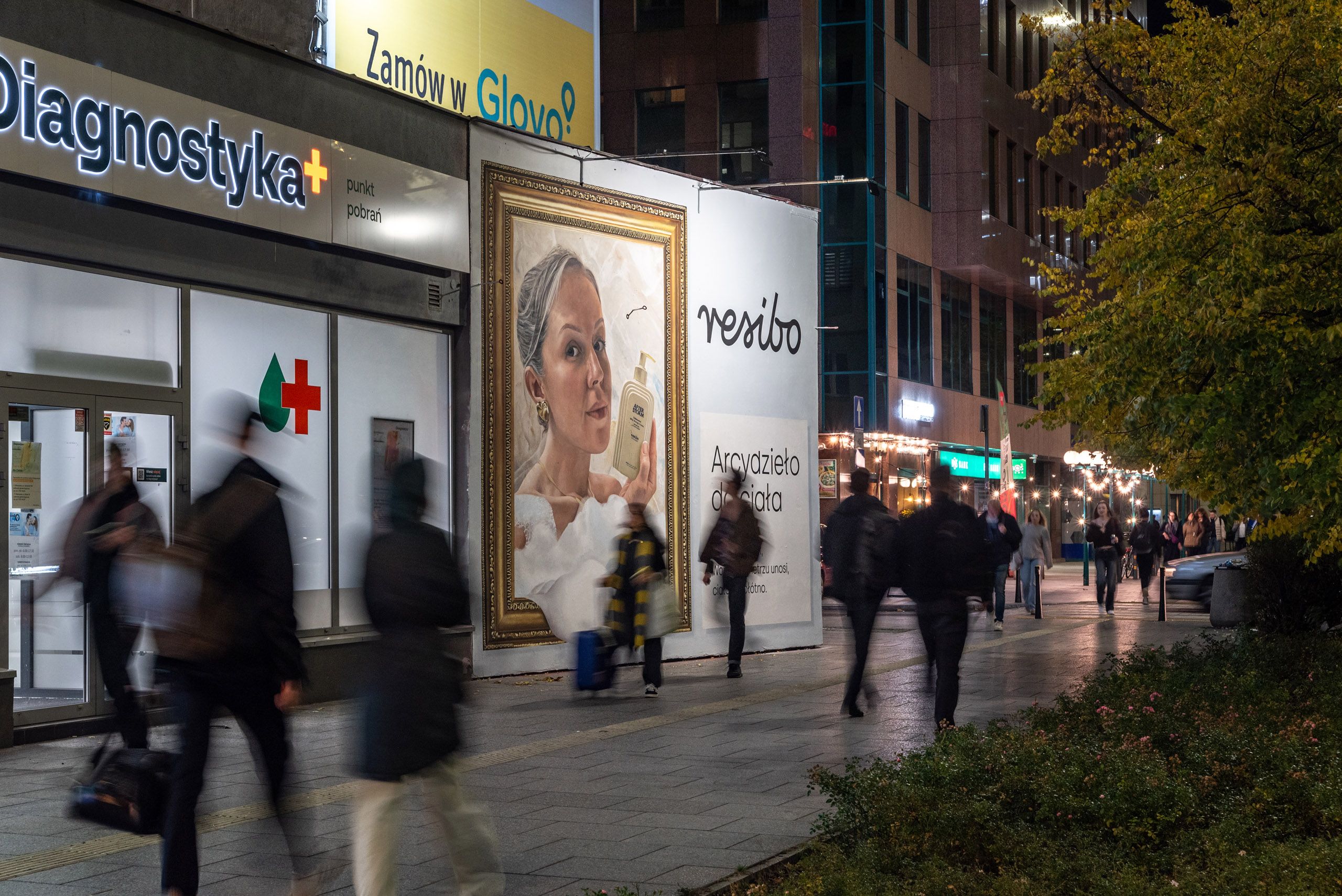 mural reklamowy dla marki Resibo ujęcie nocne