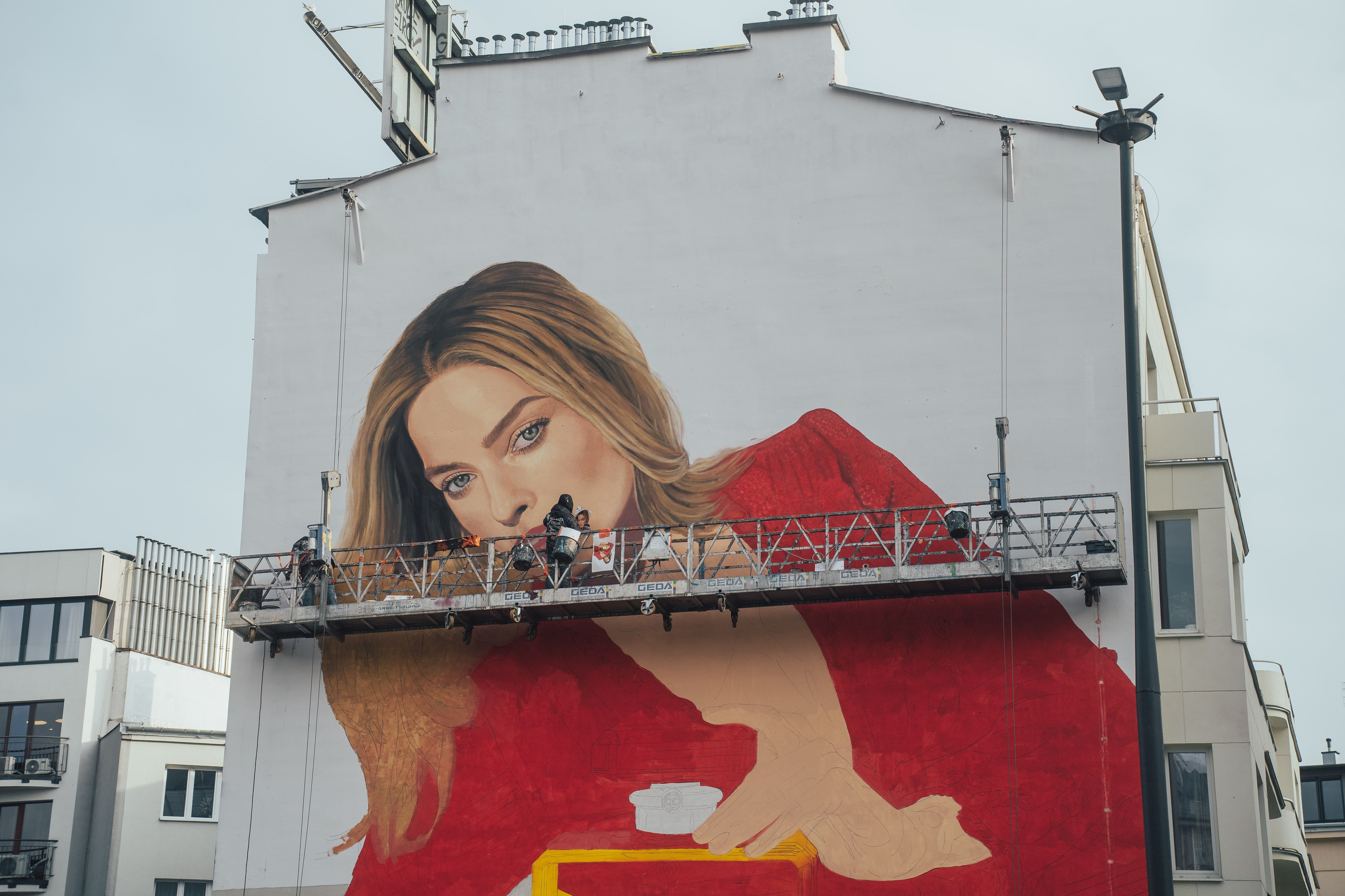 good looking namalowało mural dla chanel na jaworzyńskiej w warszawie