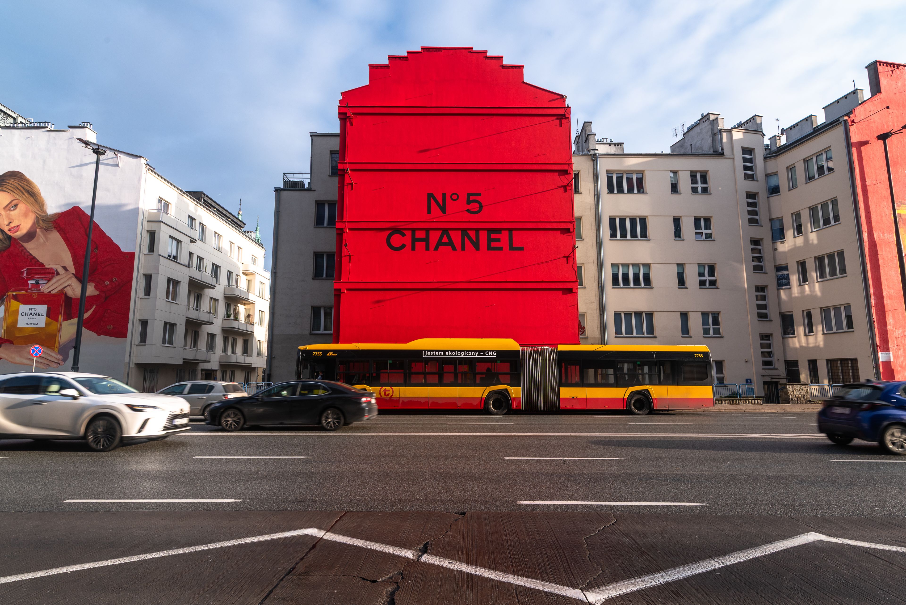 good looking namalowało mural dla chanel na jaworzyńskiej w warszawie