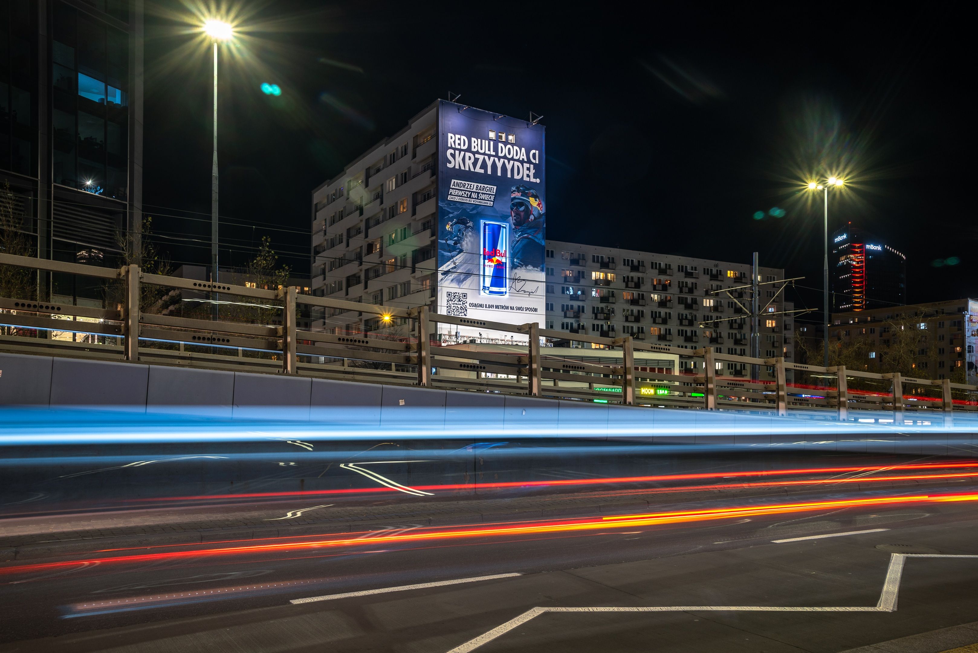 Good Looking stworzyło mural w Warszawie przy ulicy Chmielnej 98 dla marki Red Bull