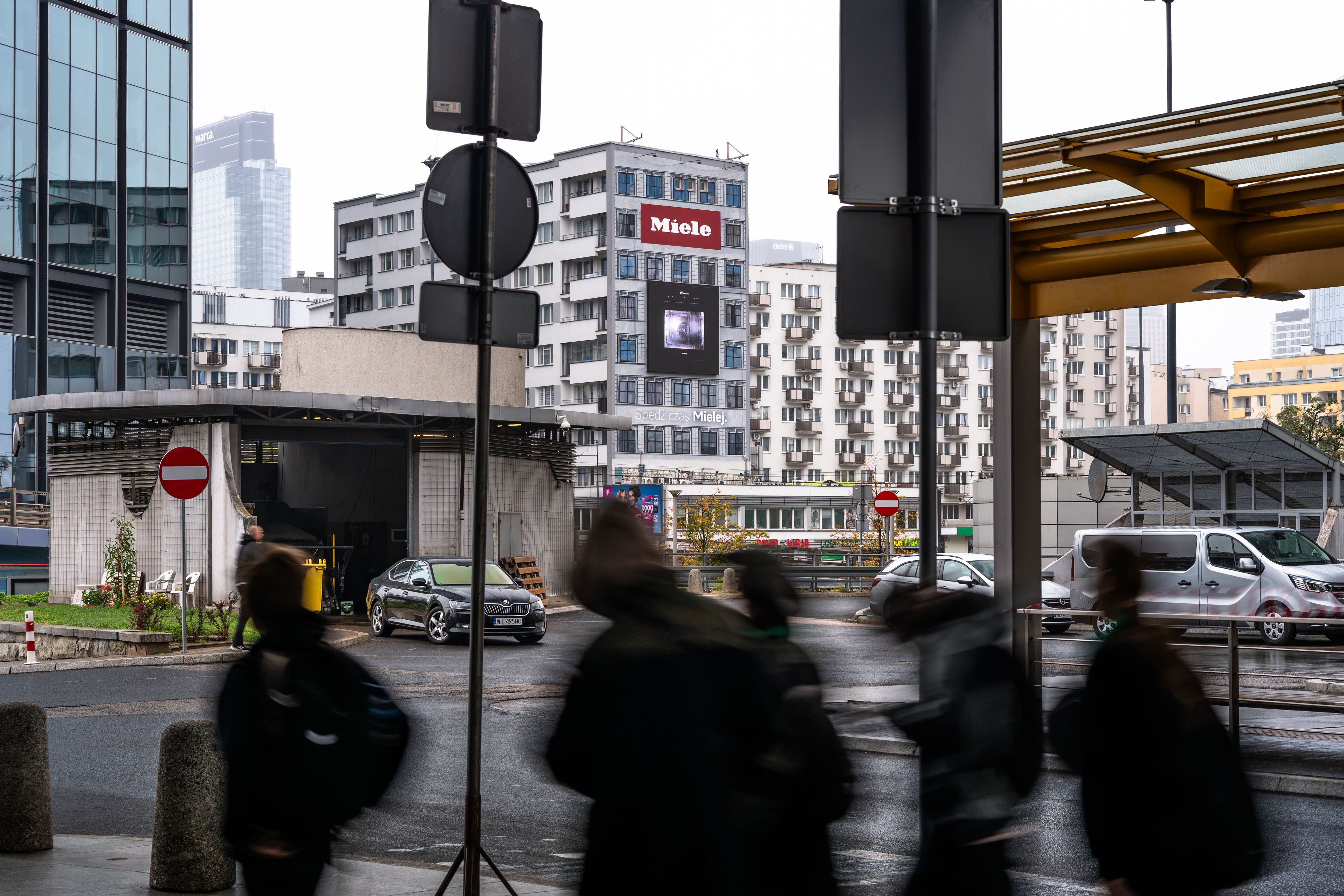 Digital mural dla Miele w centrum Warszawy, wykonany przez Good Looking. 