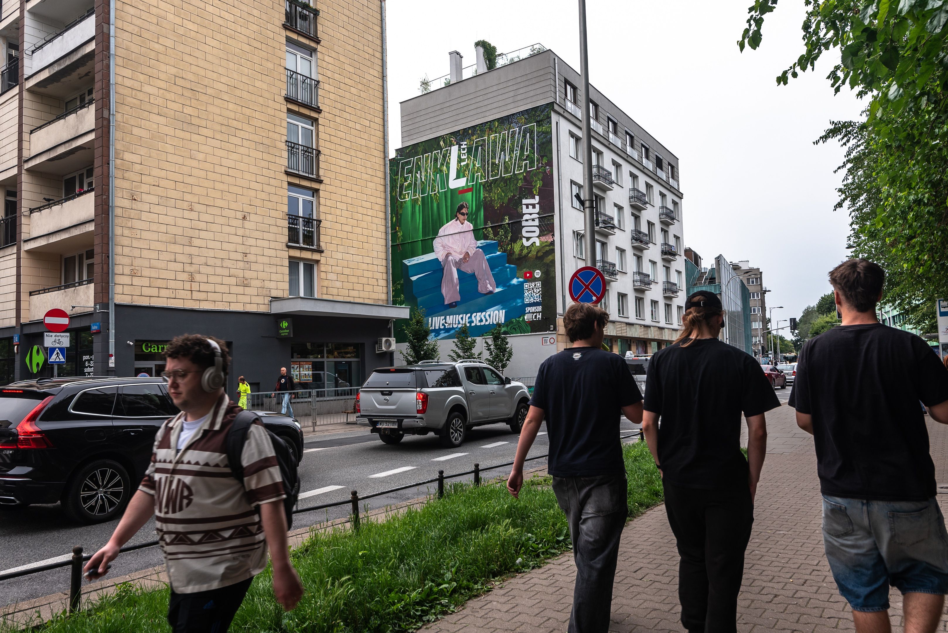 Good Looking namalowało mural w Warszawie przy ulicy Dobrej 53 dla marki Lech