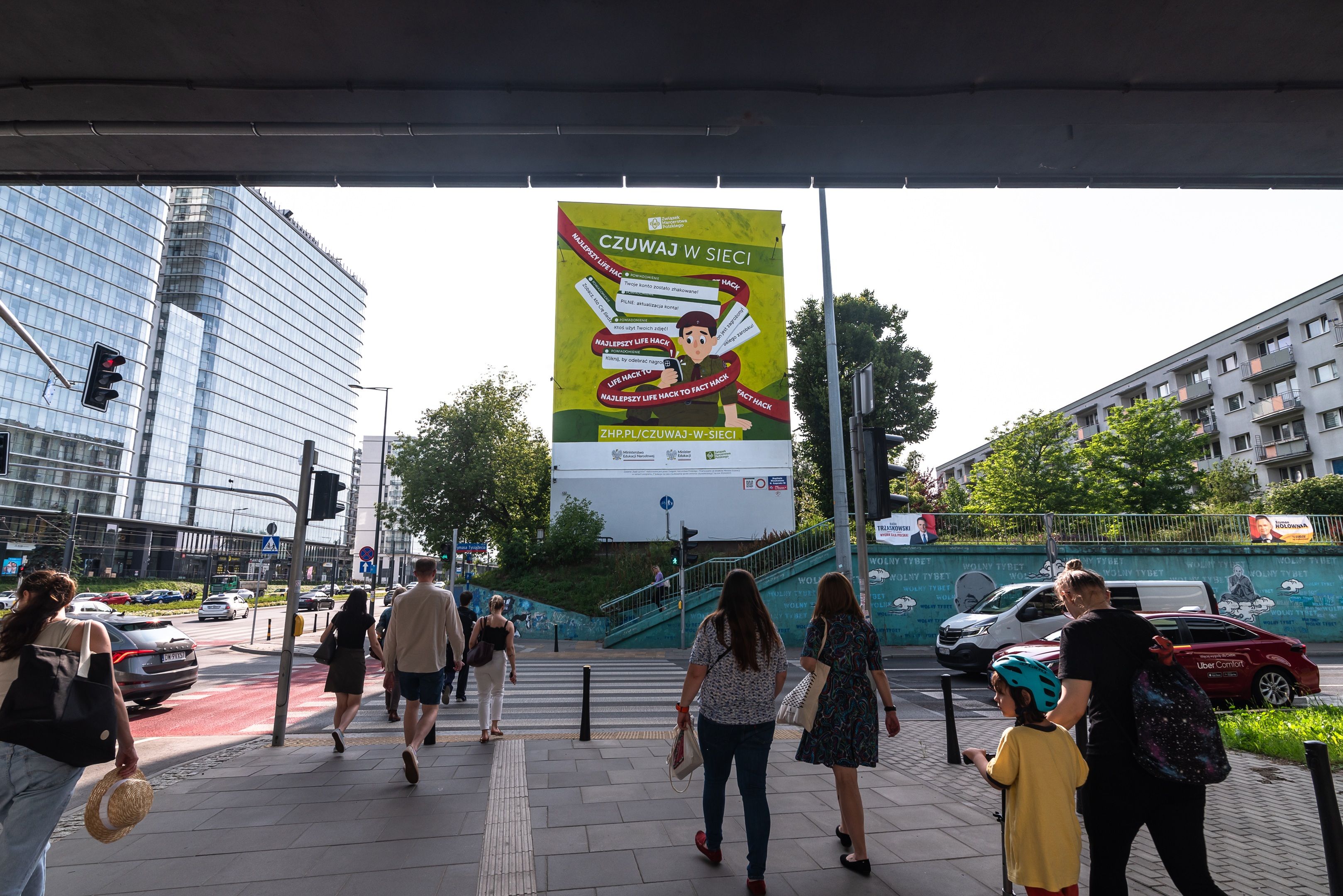 Good Looking namalowało mural w Warszawie przy ulicy Kasprzaka 90