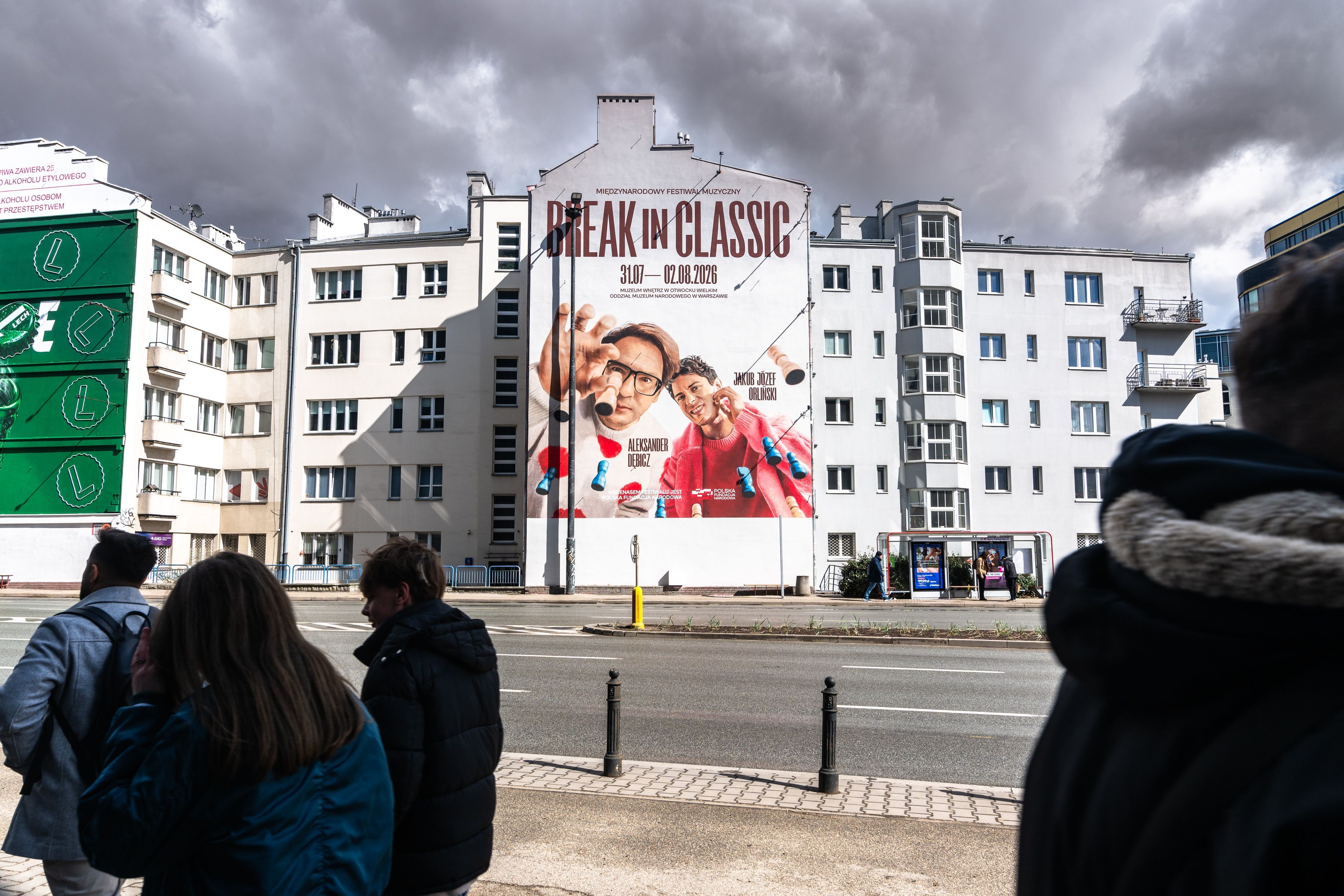 Namalowany przez Good Looking Studio mural, promujący festiwal "Break in Classic"