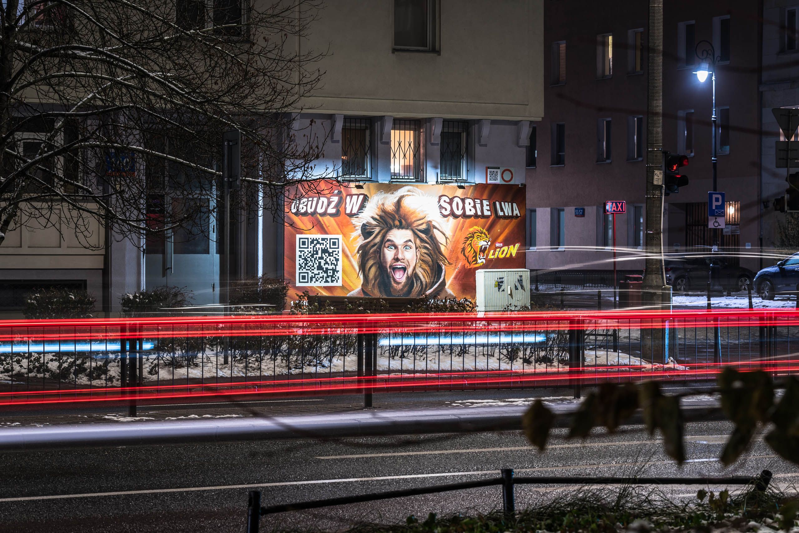 mural reklamowy przedstawiający grafikę dla marki Lion