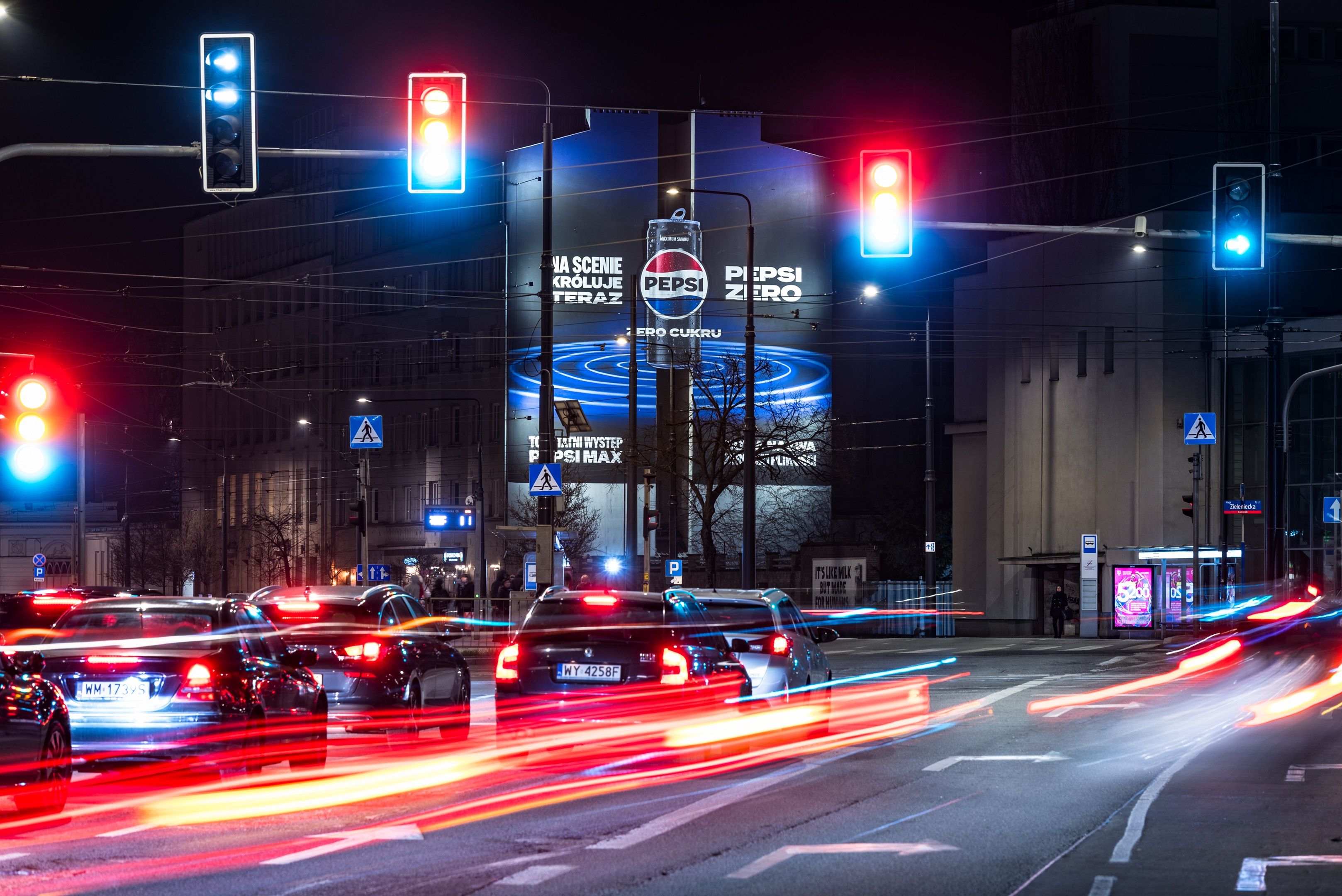 Good Looking Studio namalowało mural w Warszawie przy Zamoyskiego 26A dla pepsi