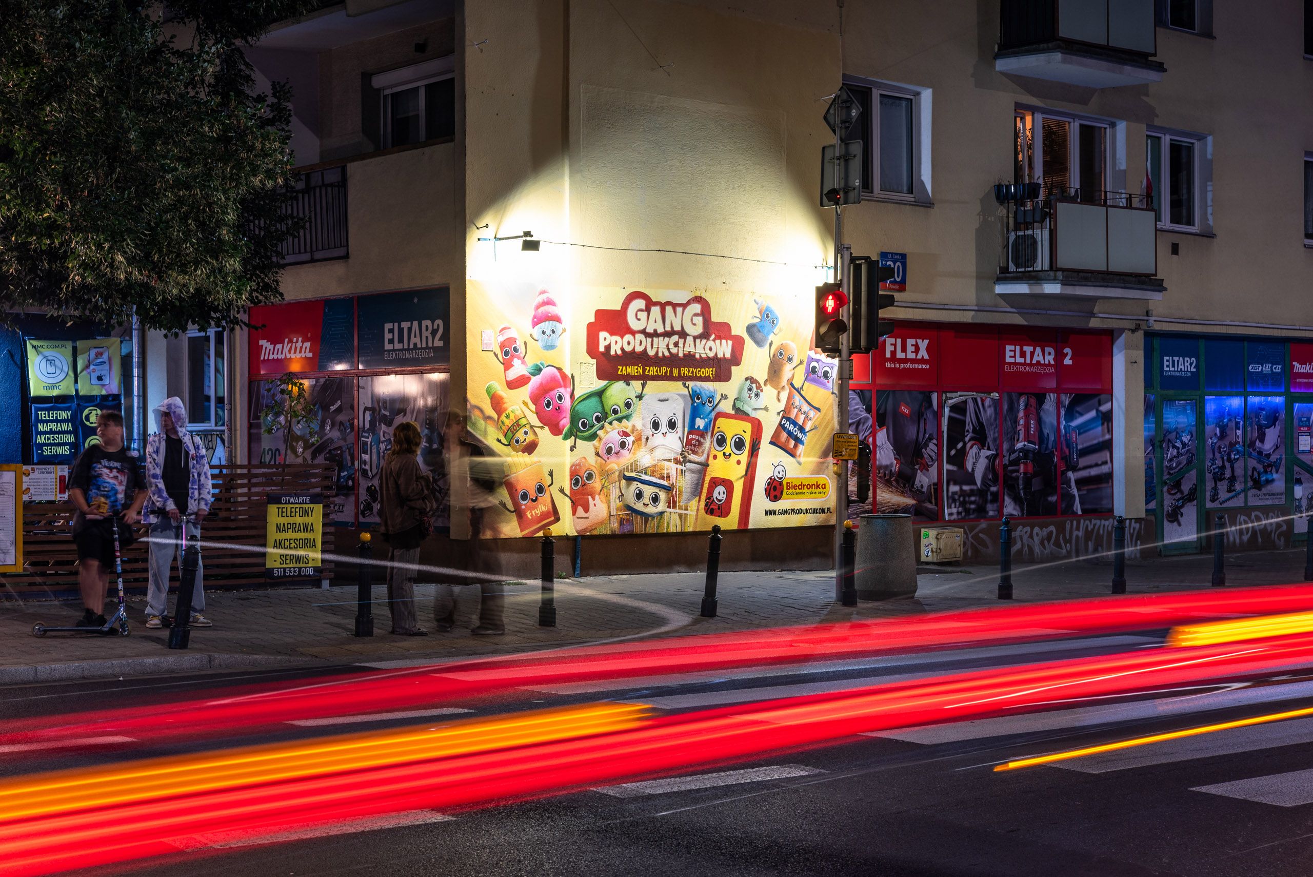 mural wykonany dla marki Biedronka przedstawiający "Gang Produkciaków"