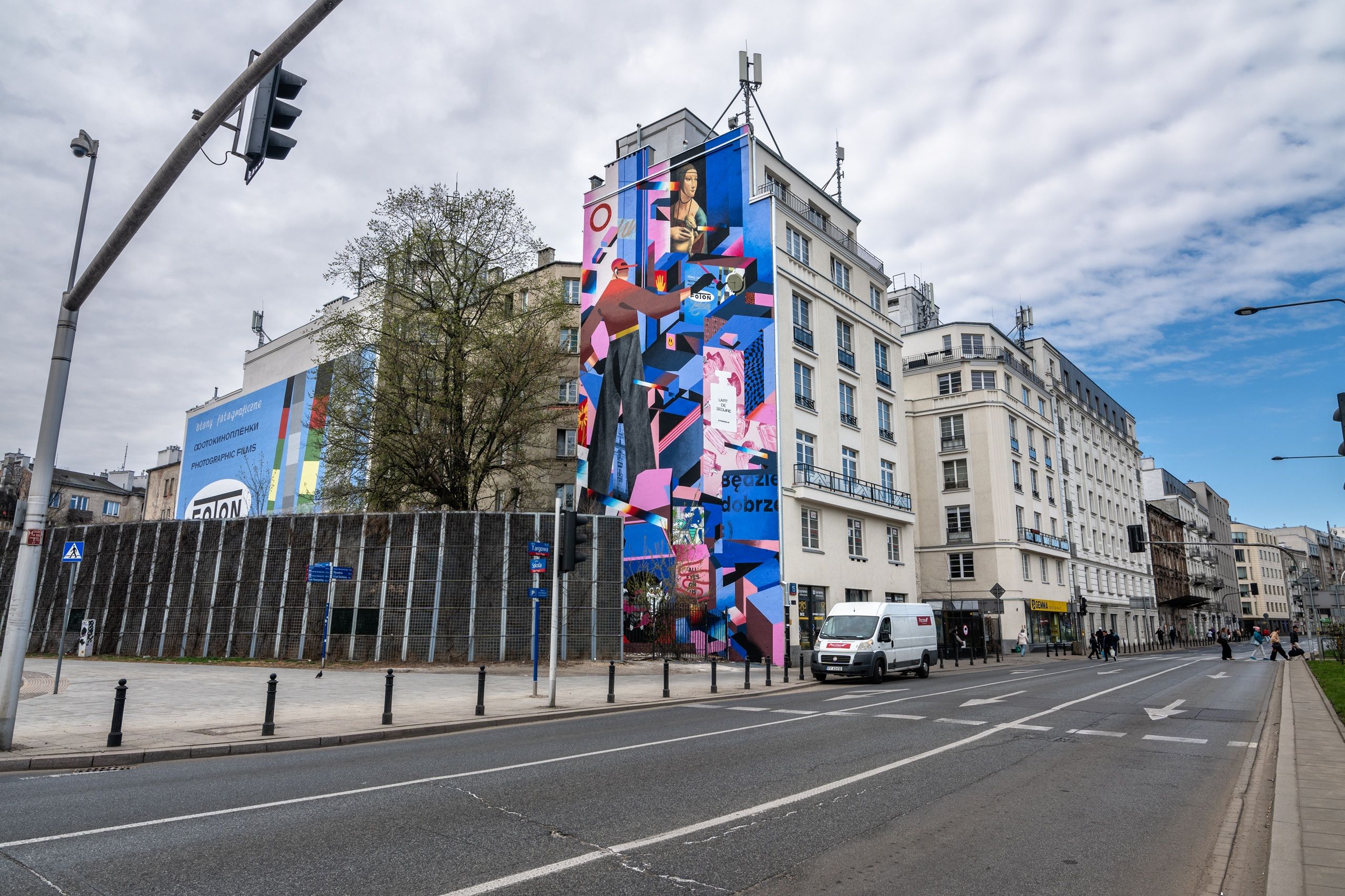 mural od good looking studio przy targowej 15 w warszawie