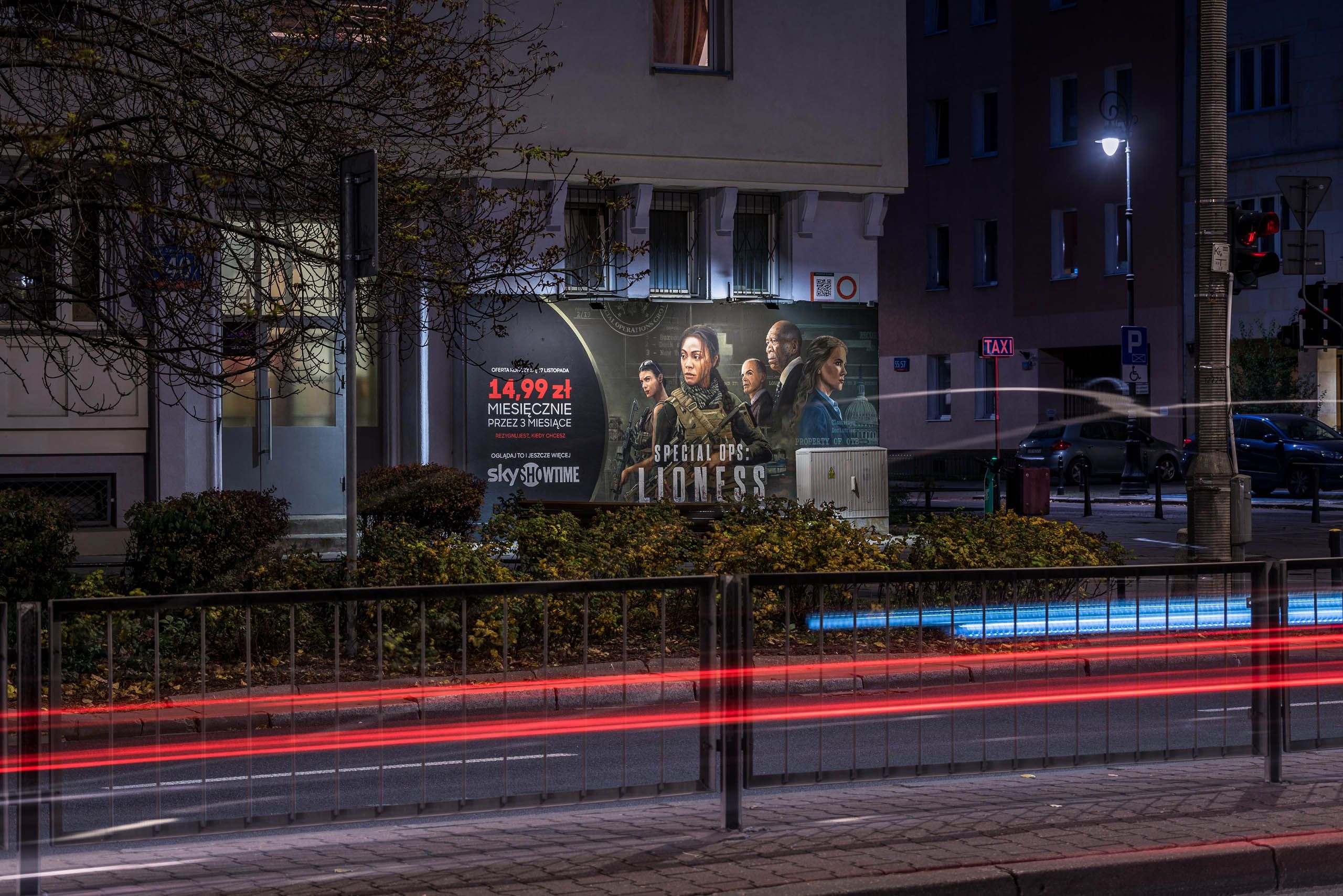 mural przedstawiający reklamę serialu platformy Skyshowtime