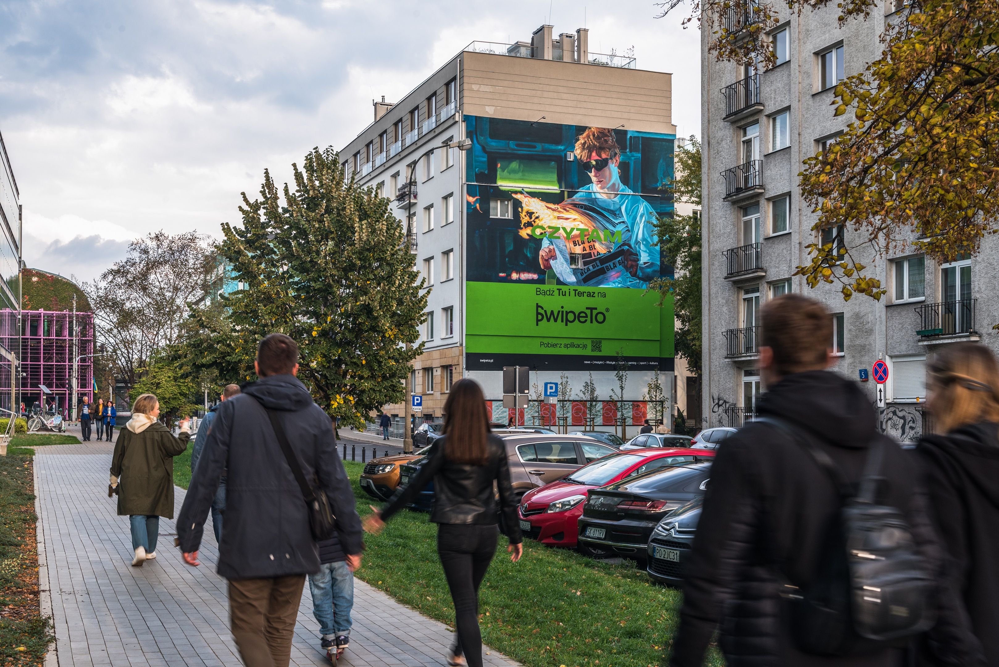 Good Looking namalowało mural w Warszawie przy ulicy Dobrej 53, SwipeTo