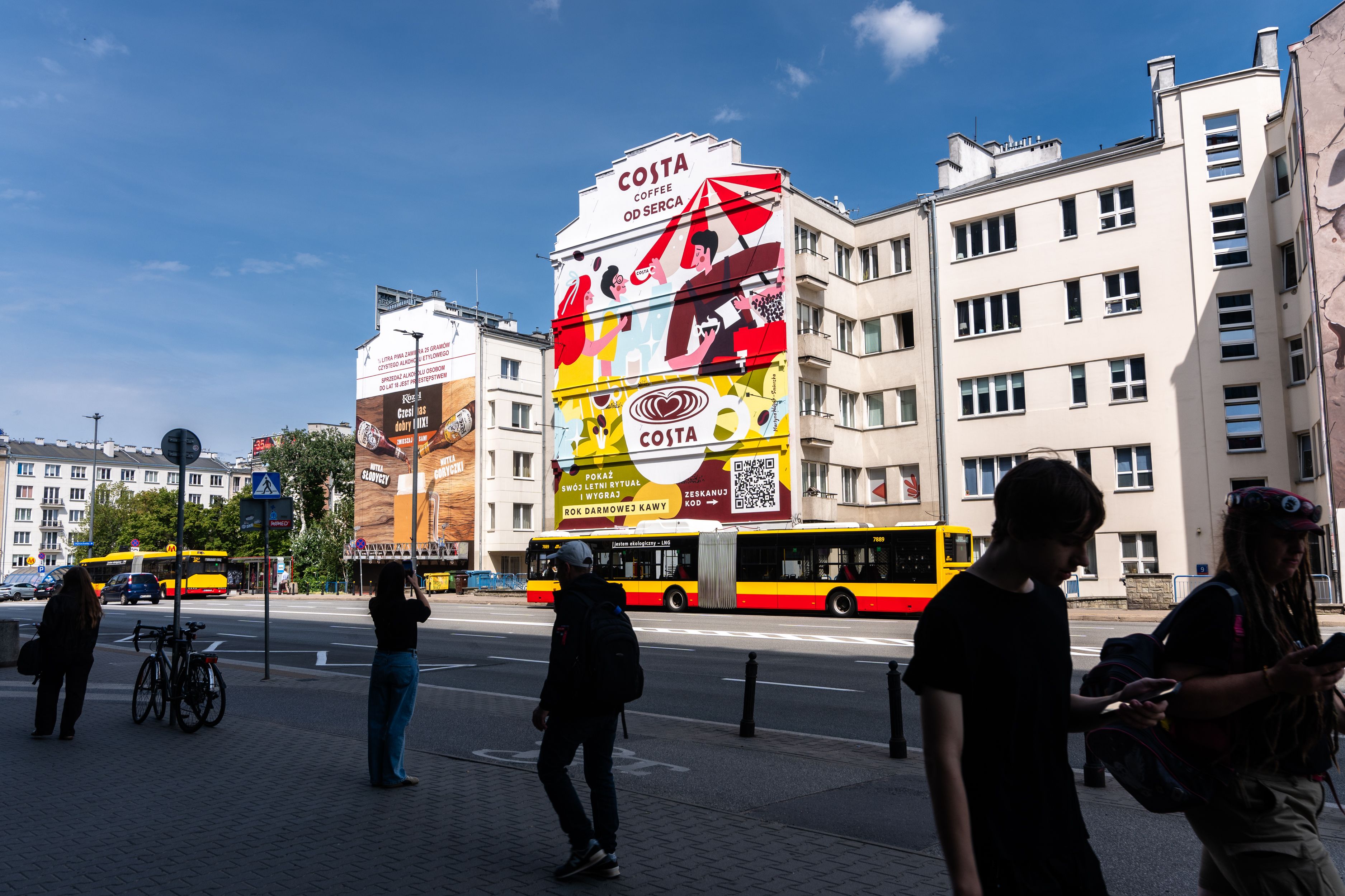 Ręcznie malowany mural dla marki Costa Coffee w Warszawie, metro Politechnika. 