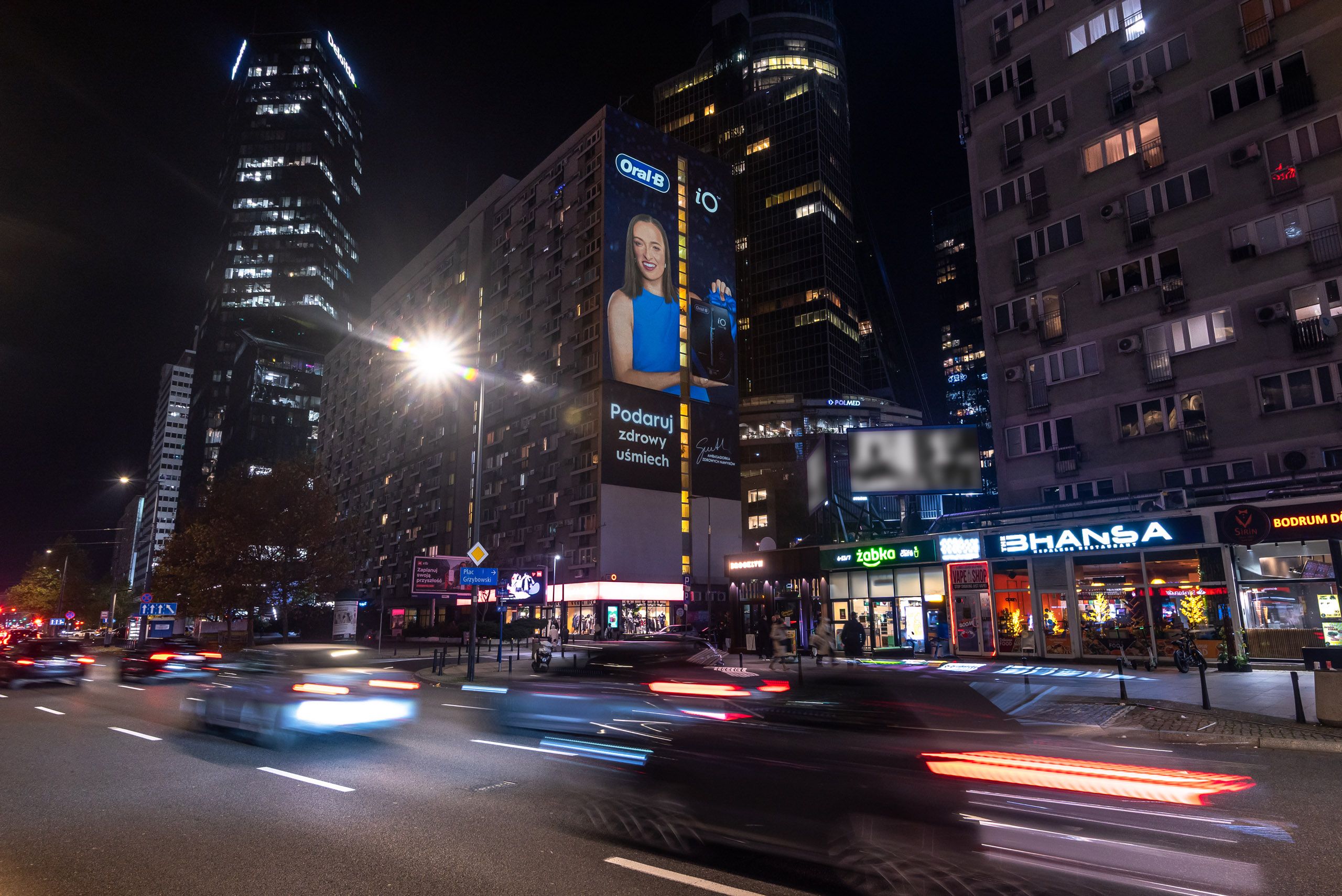 mural reklamowy wykonany dla marki Oral B przedstawiający Igę Świątek
