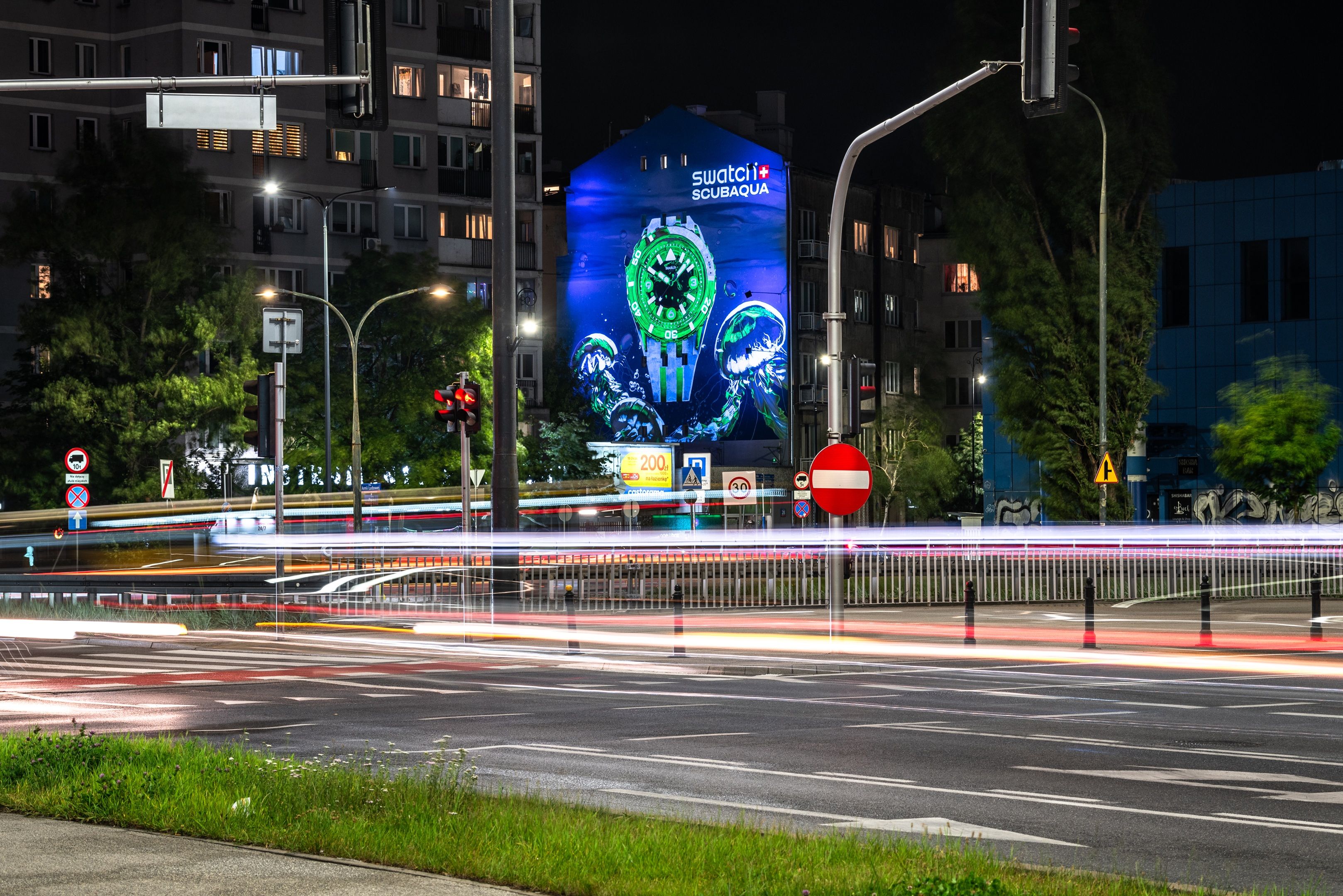 Good Looking namalowało mural w Warszawie przy ulicy Polnej 24 dla SWATCH