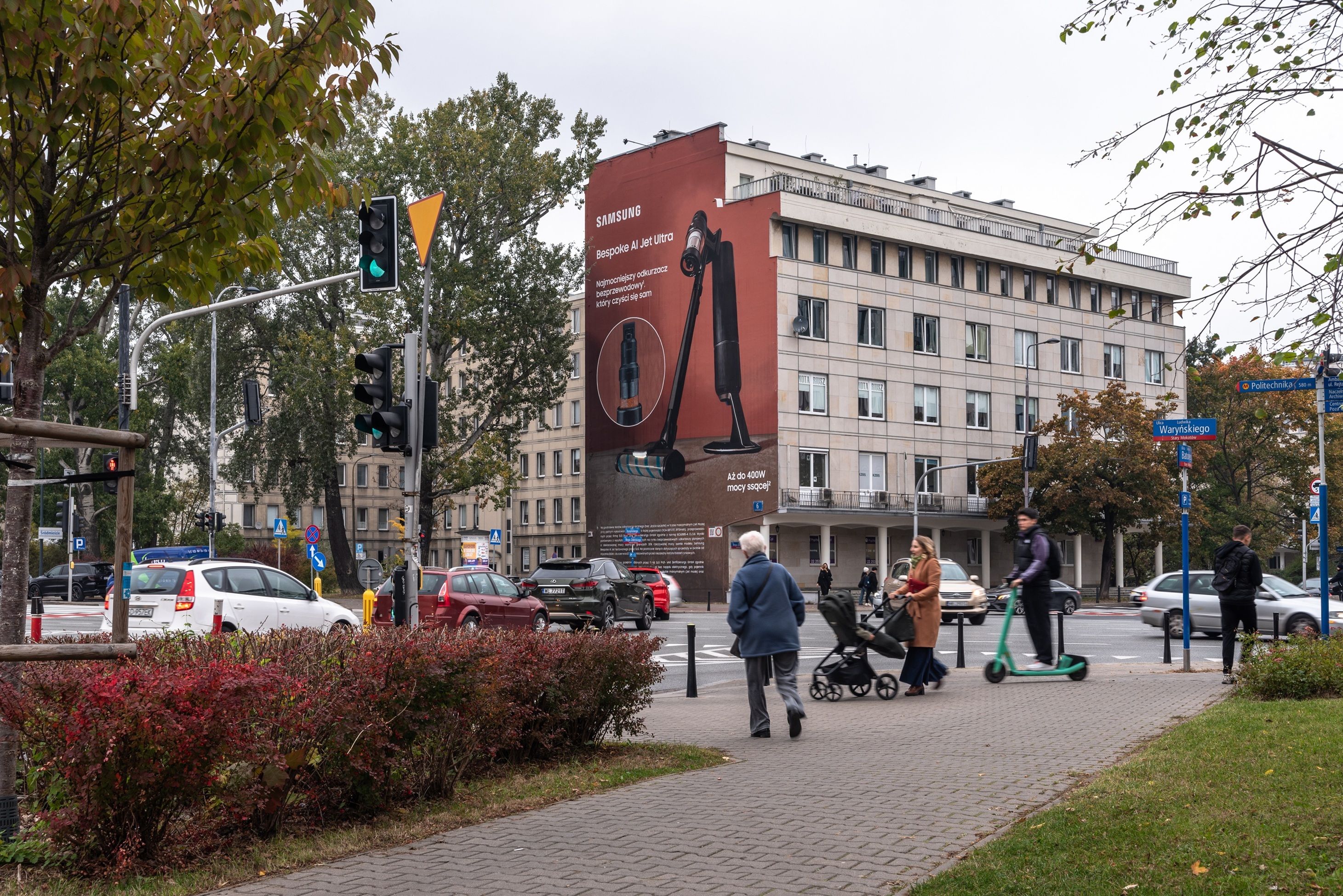 Good Looking namalowało mural w Warszawie przy ulicy Boya-Żeleńskiego 6 dla Samsung