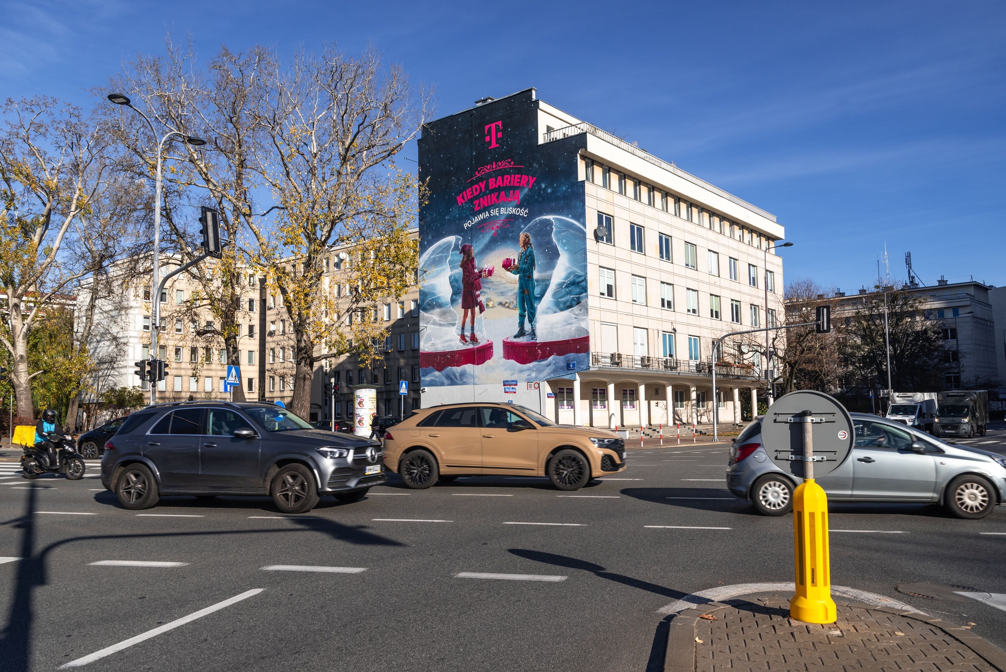 Good Looking namalowało mural w Warszawie przy ulicy Boya-Żeleńskiego 6 dla T-Mobile