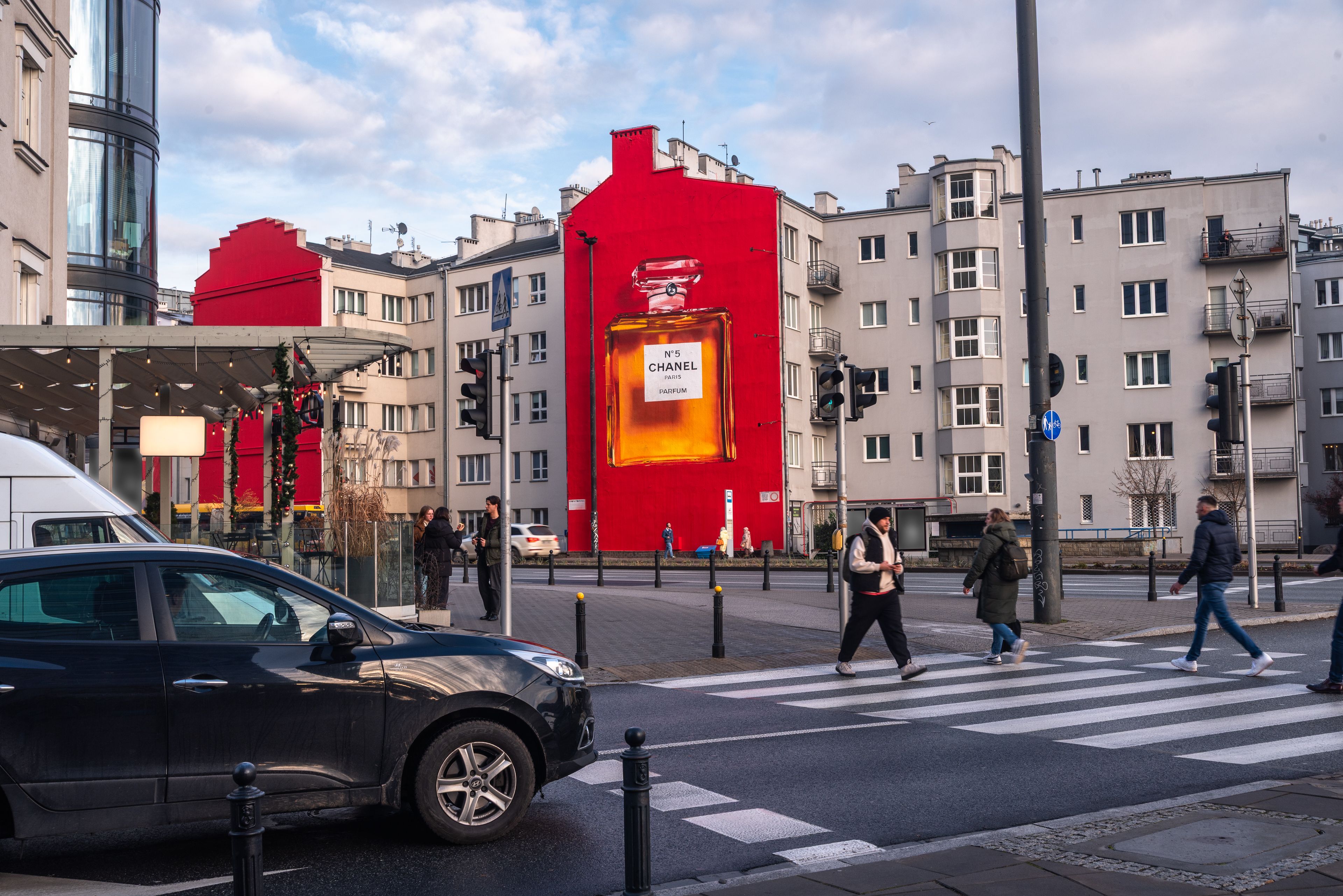 good looking namalowało mural dla chanel na jaworzyńskiej w warszawie