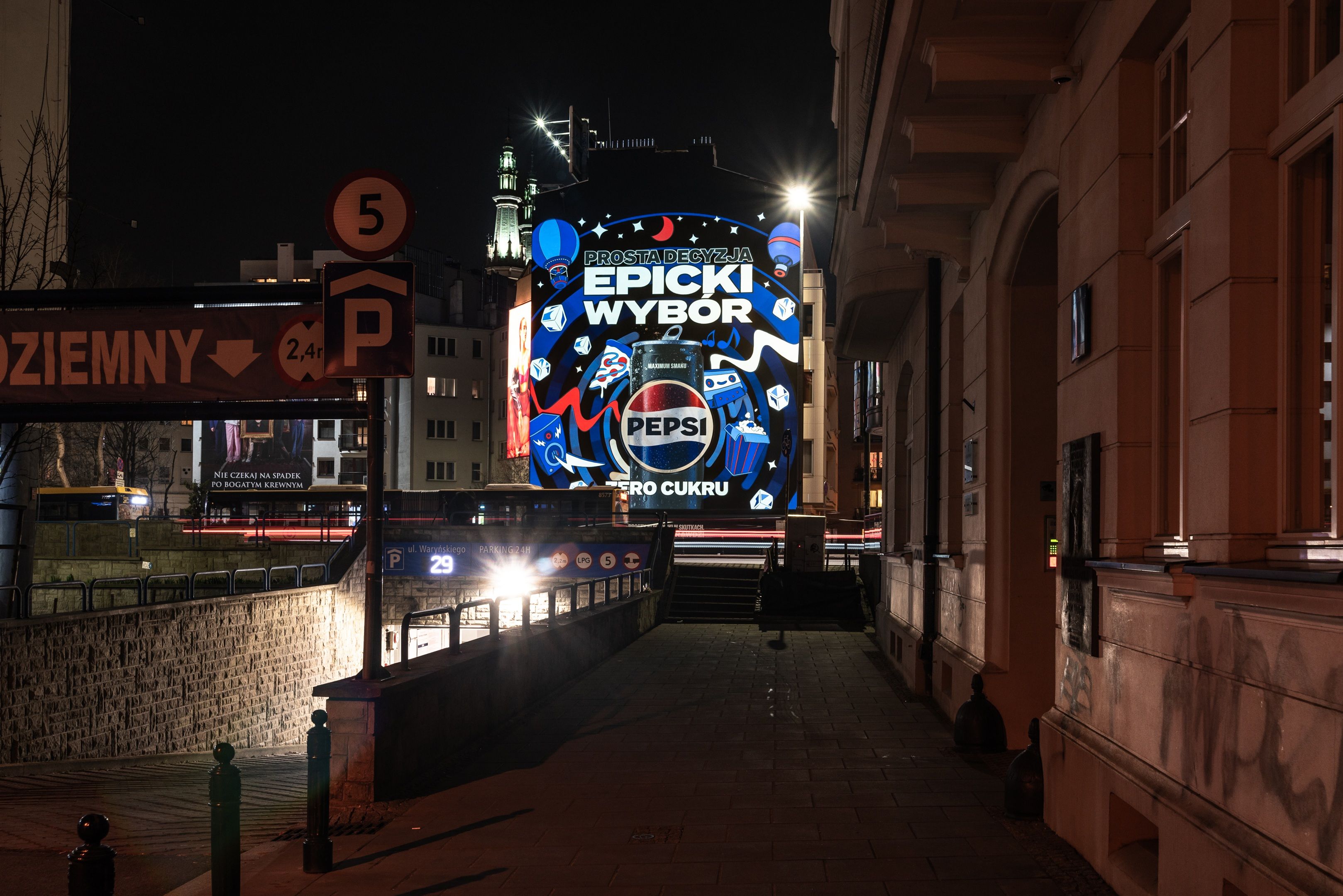 Good Looking namalowało mural w Warszawie przy ulicy Jaworzyńskiej 8 dla Pepsi