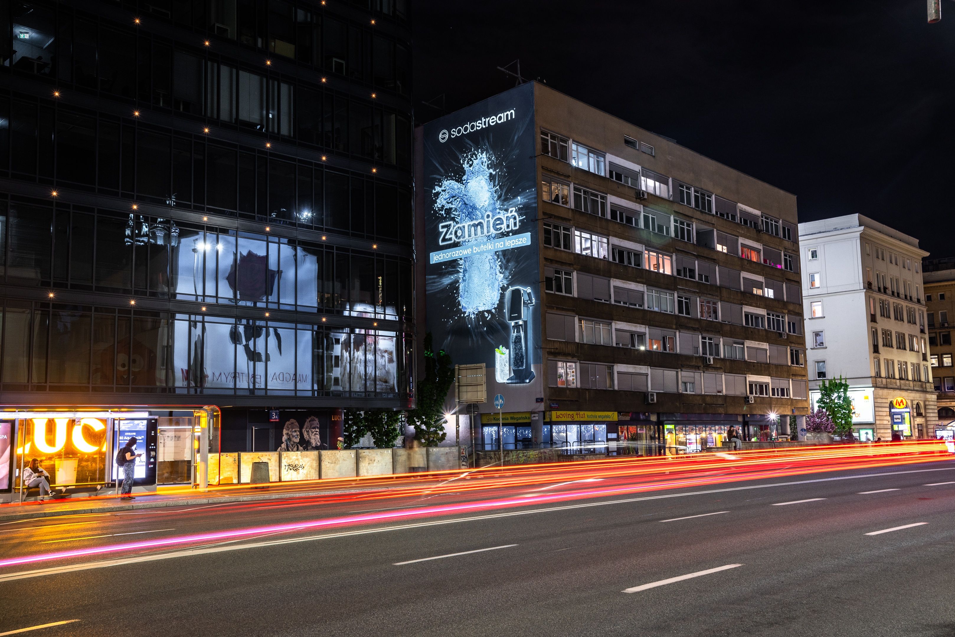 Good Looking Studio namalowało mural w Warszawie przy ulicy Waryńskiego 3 dla marki sodastream