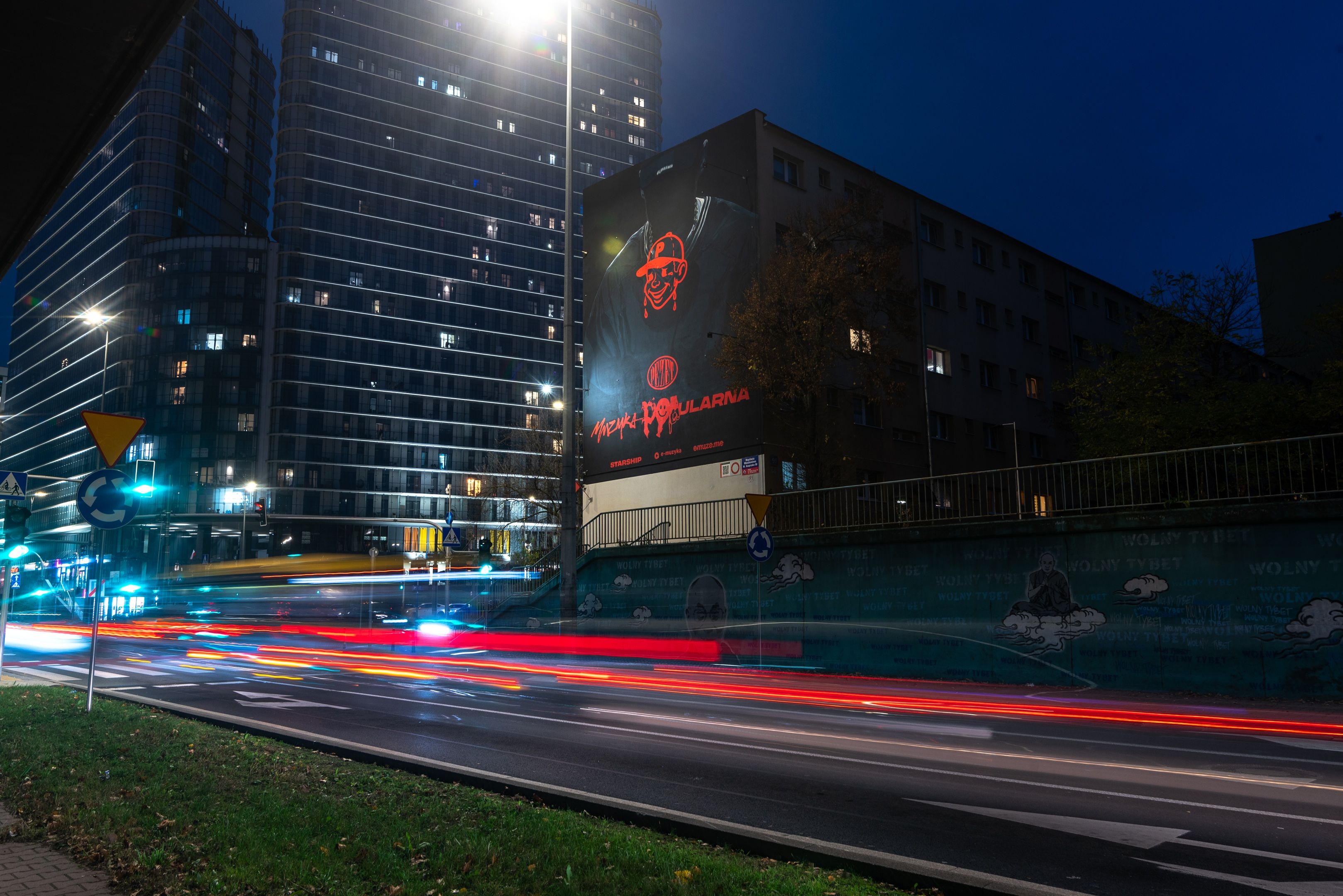 Good Looking namalowało mural w Warszawie przy ulicy Kasprzaka 90