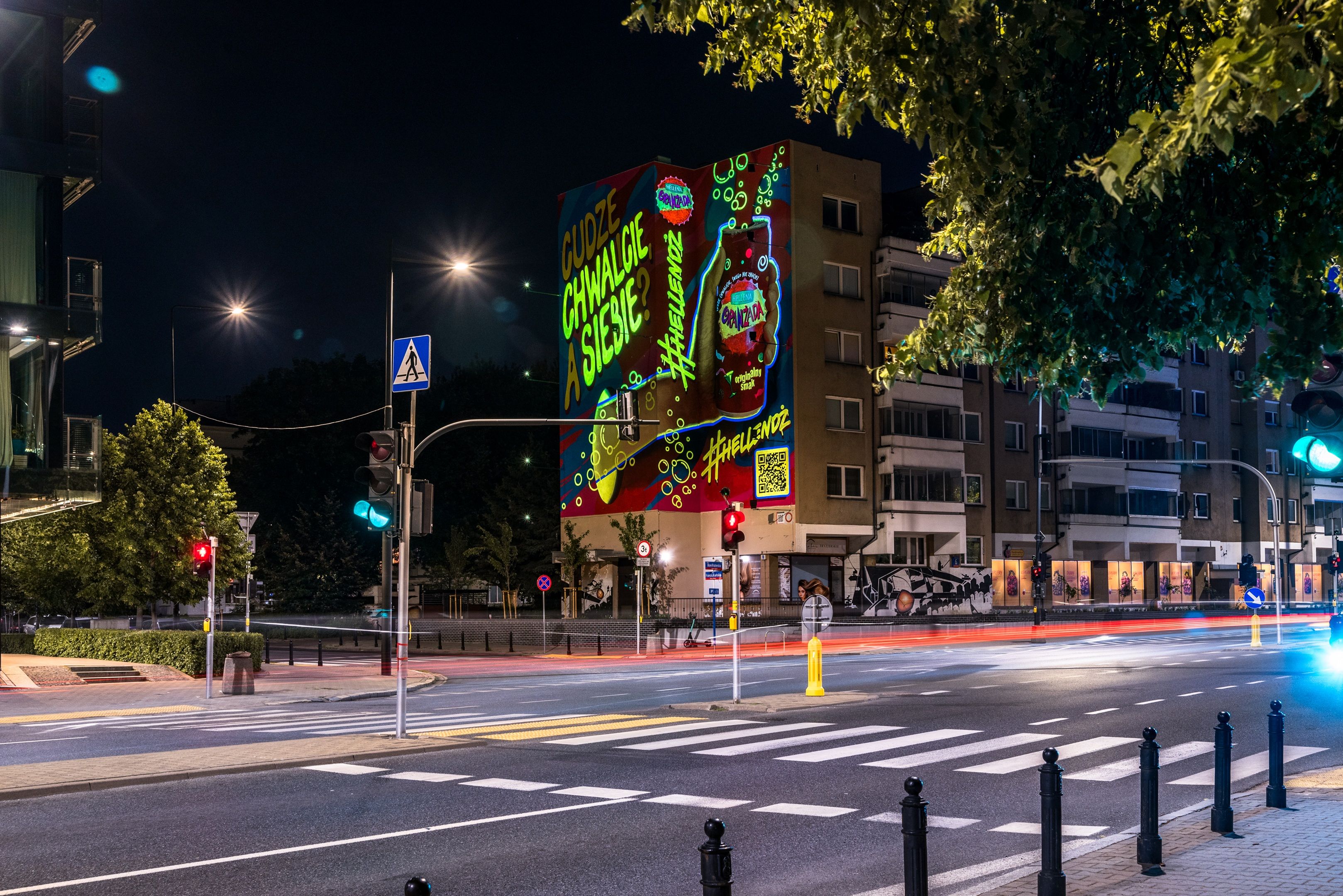 Good Looking namalowało mural w Warszawie przy ulicy Bonifraterskiej 6, Hellena