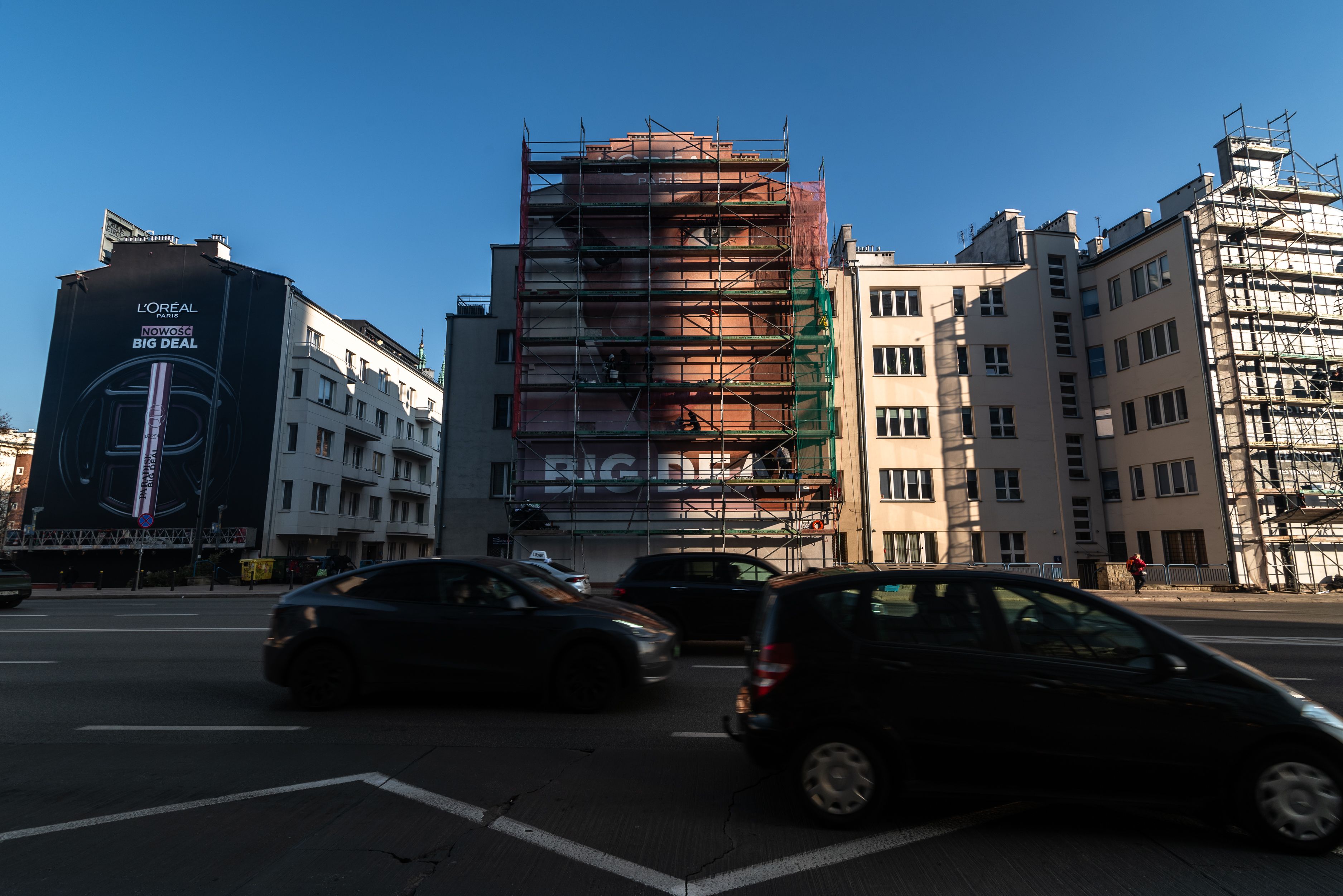 proces powstania 3 murali w centrum Warszawy