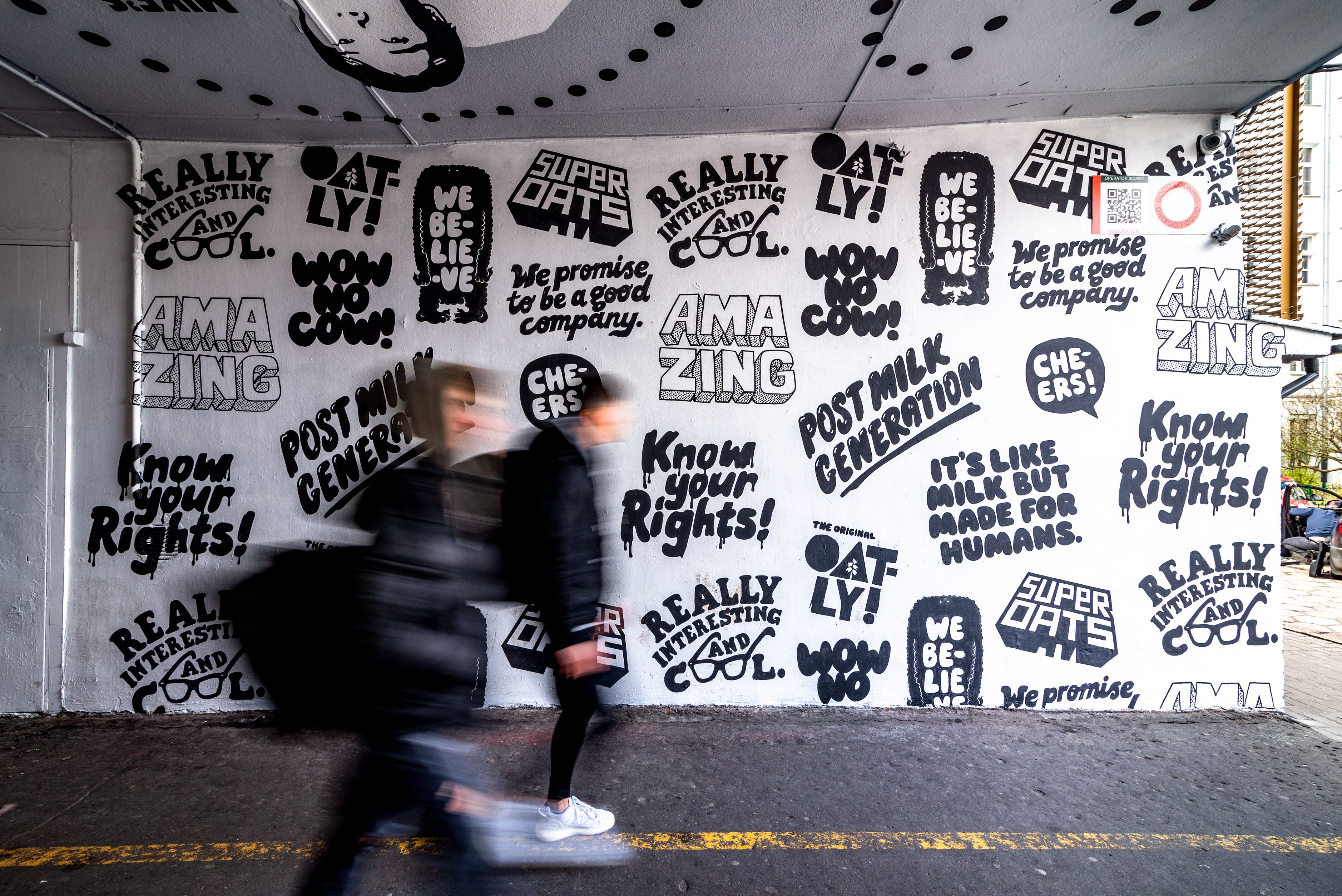 good looking mural malowany oatly
