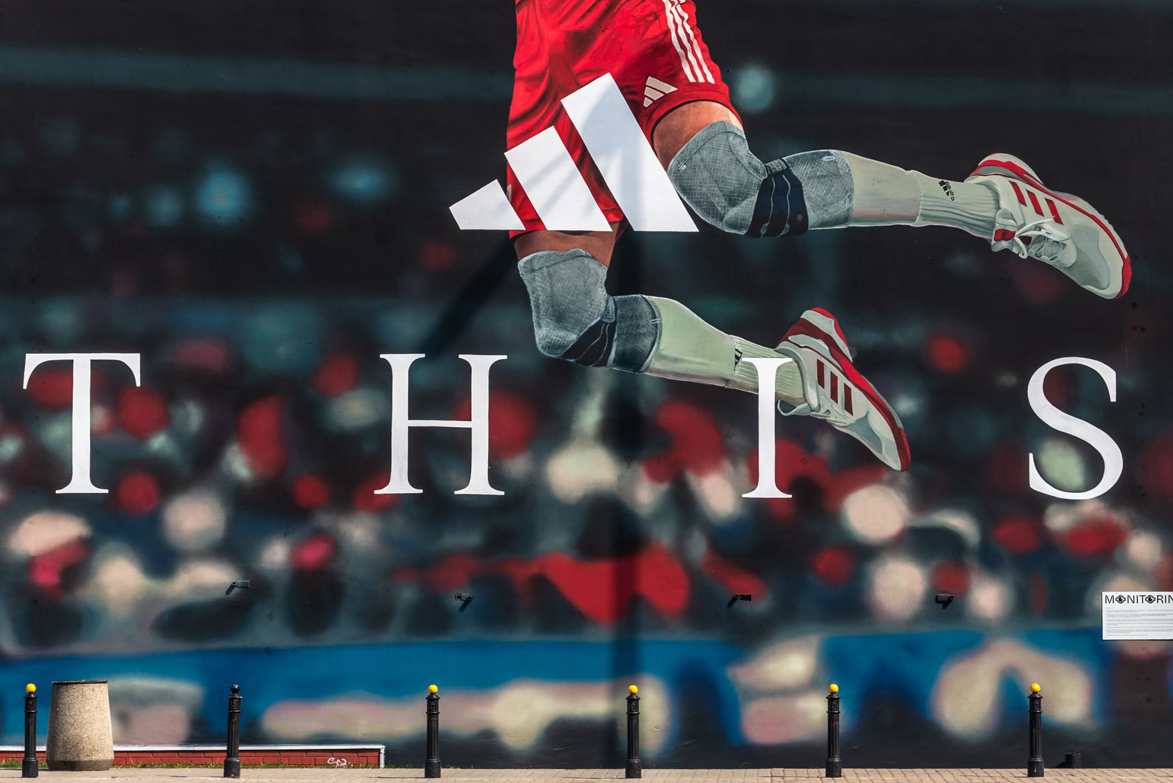 detale malowanego muralu dla Adidas