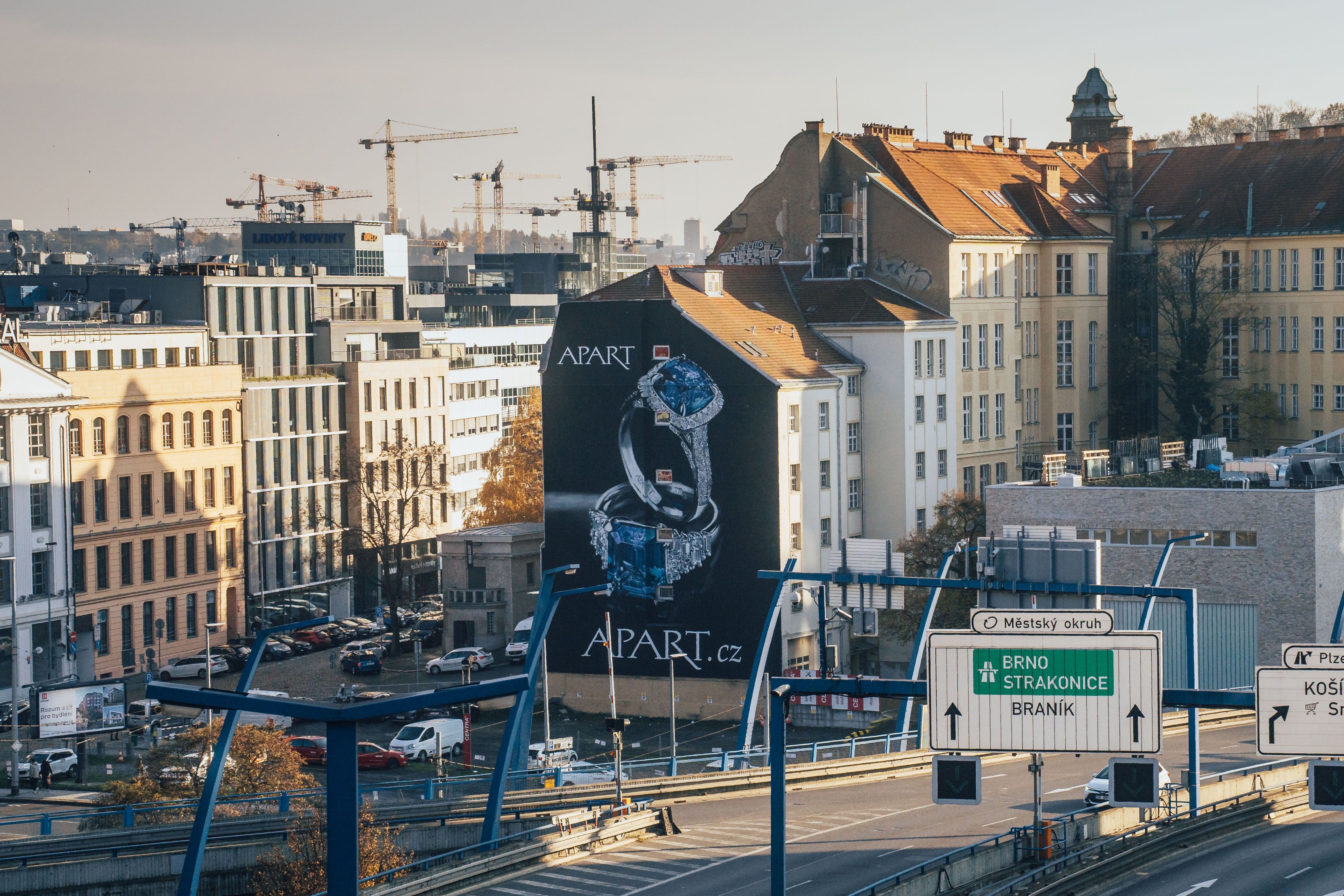 good looking mural w czeskiej pradze dla marki apart