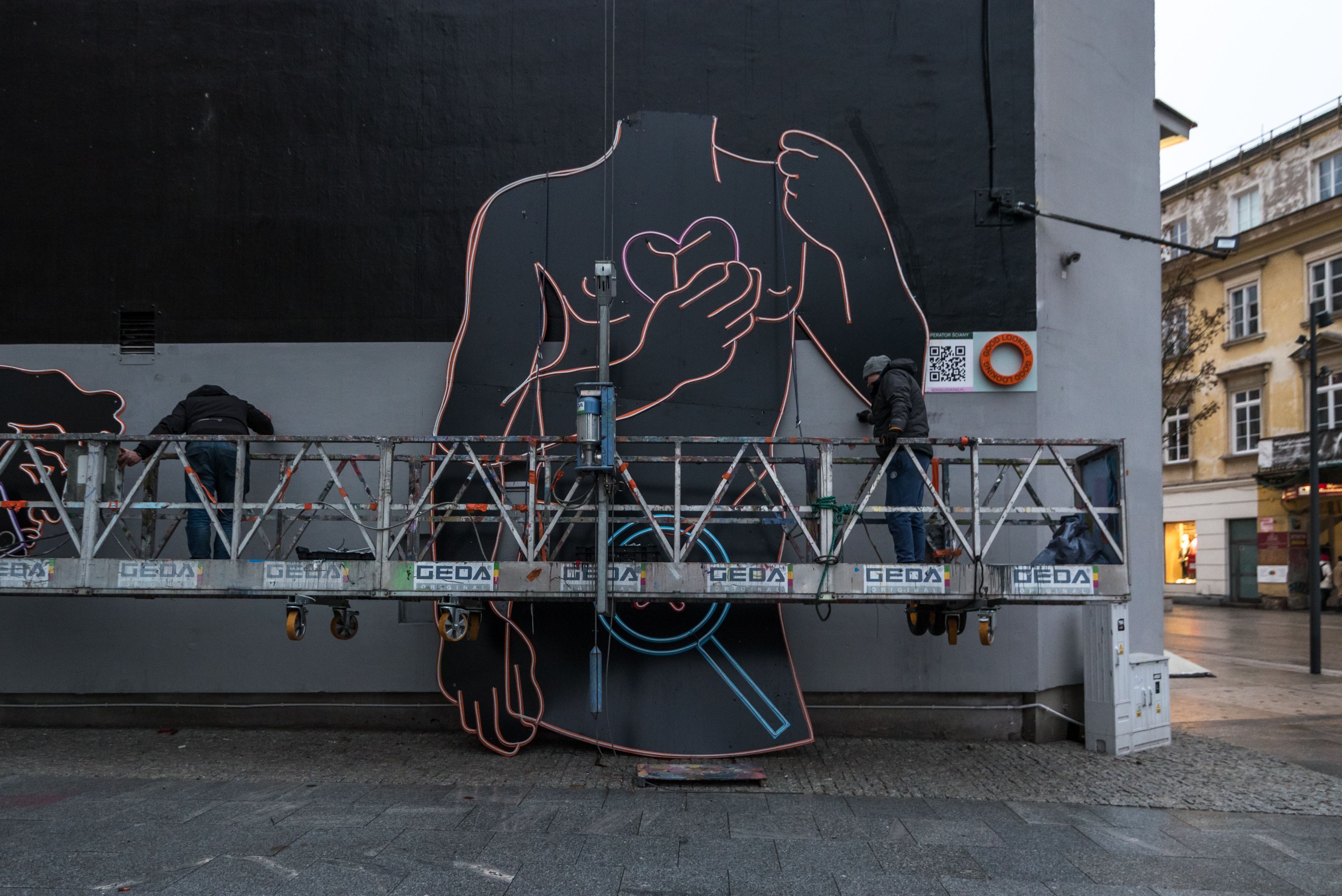 detale powstania muralu sexify dla netflix