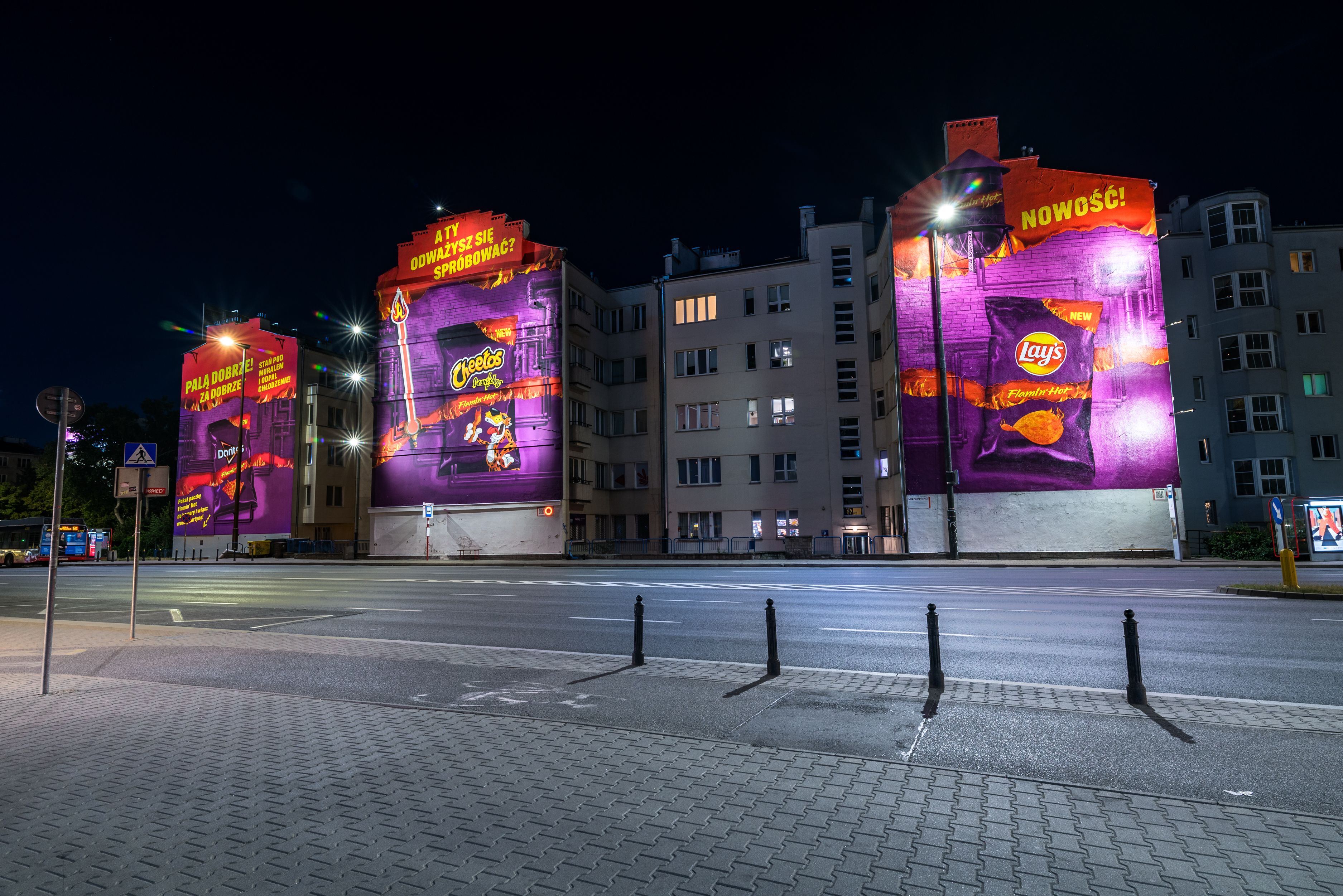 nocna odsłona murali dla Lays