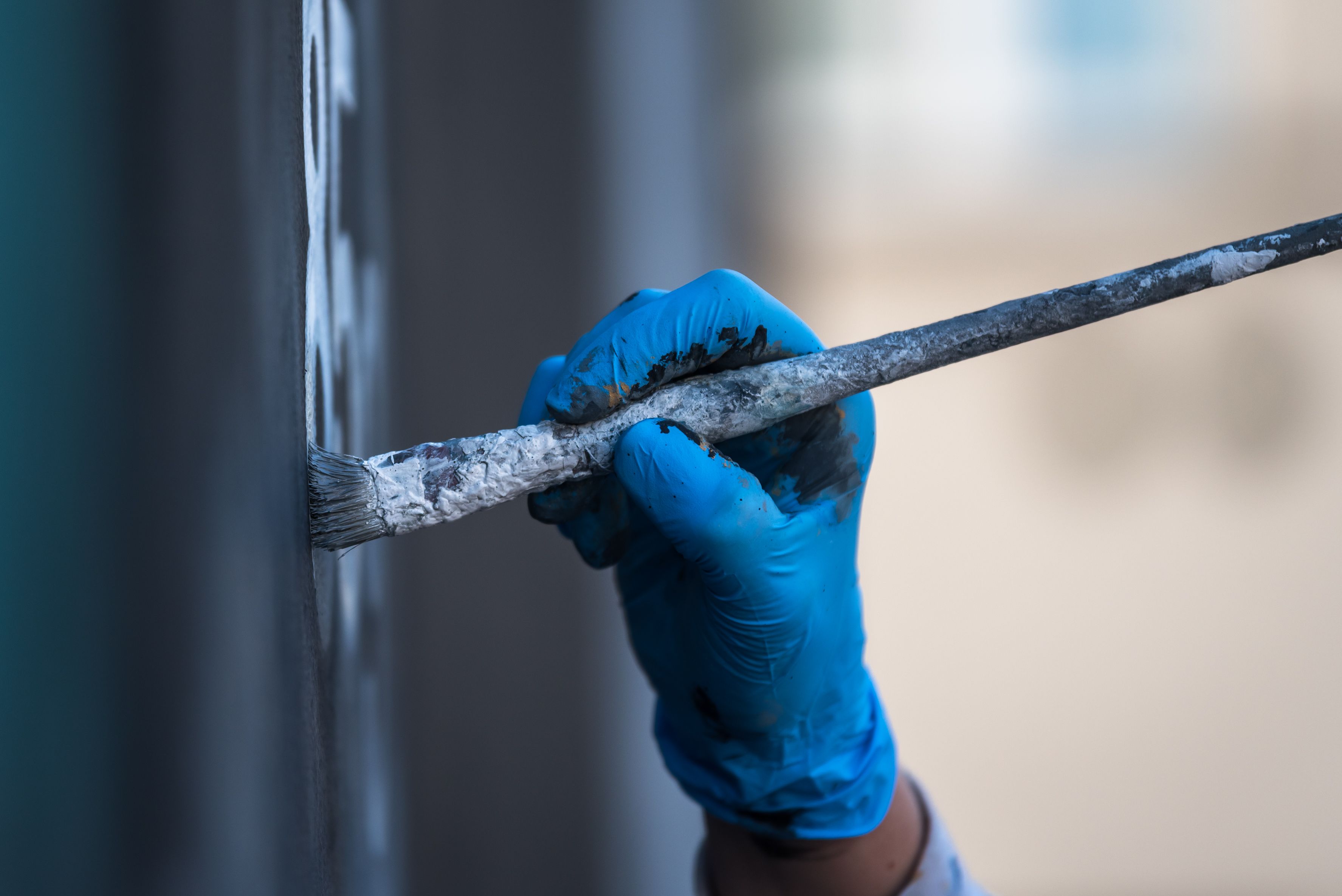 pędzel malujący mural Sheba