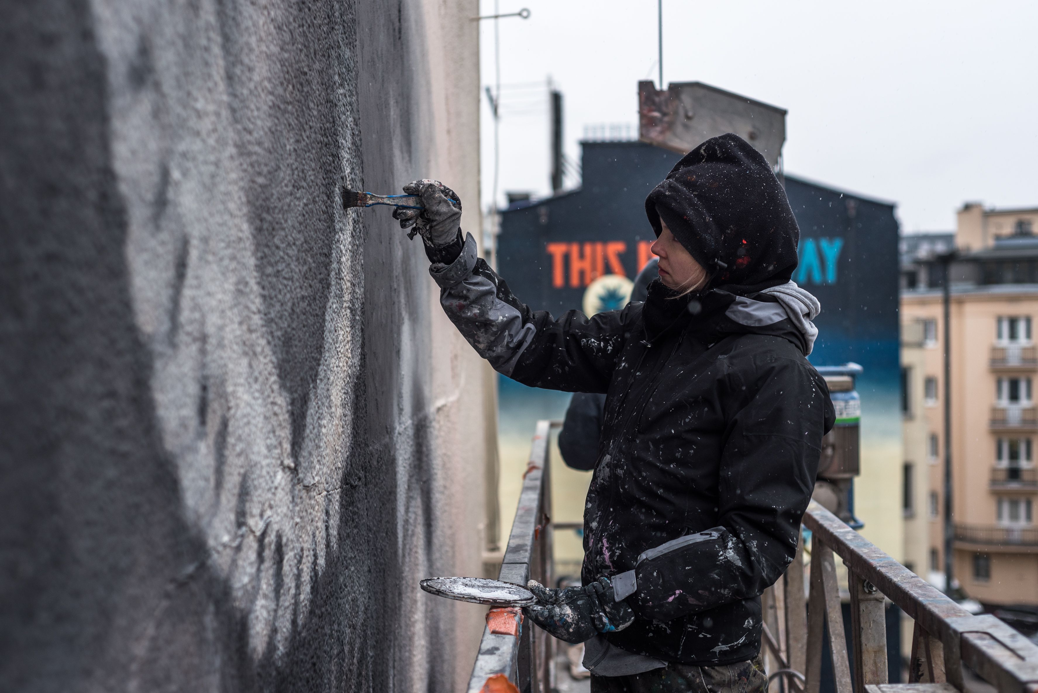 malarka maluje mural Sony Music