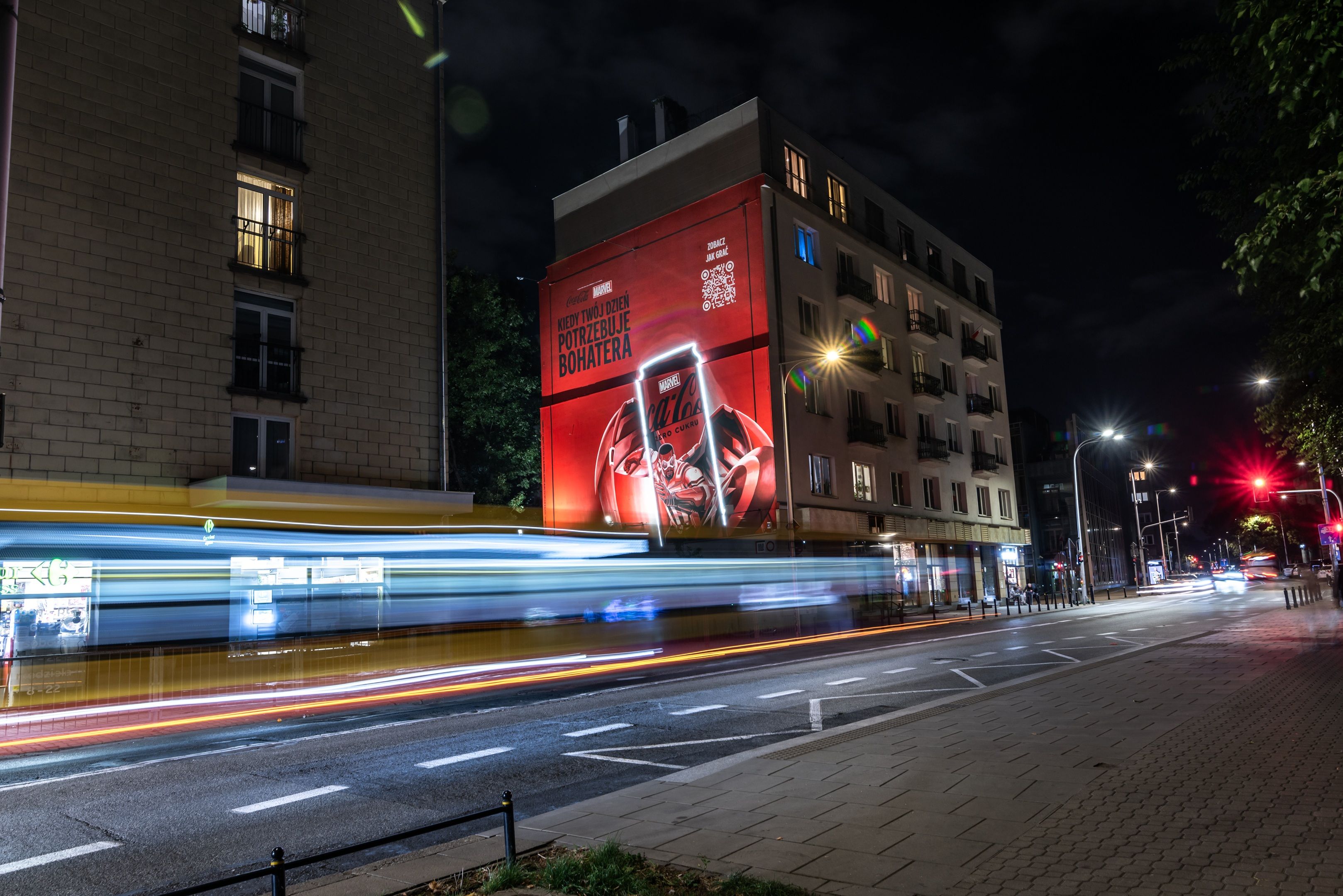 Good Looking namalowało mural w Warszawie przy ulicy Dobrej 53 dla Coca-Cola