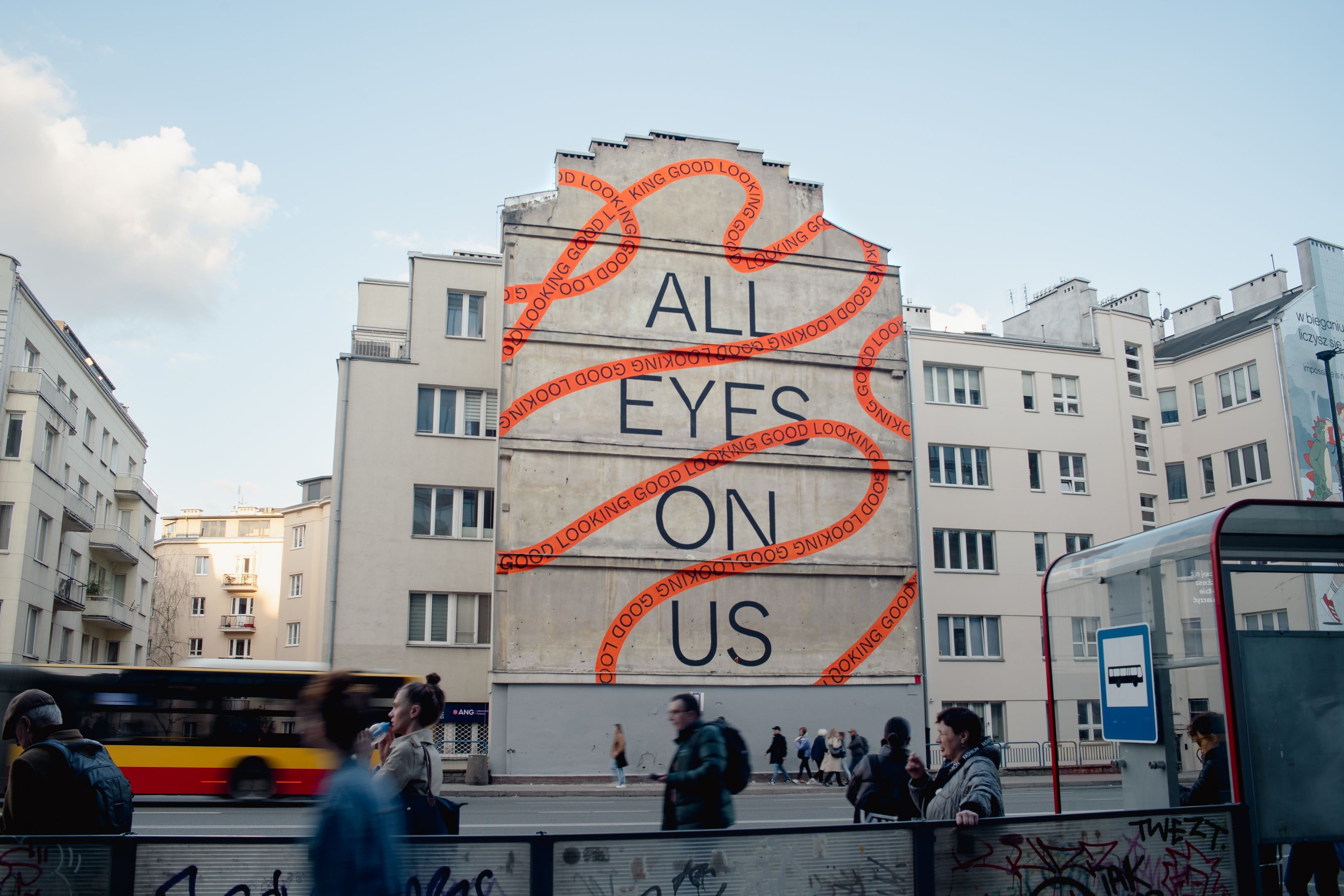 Good Looking namalowało mural w Warszawie przy ulicy Jaworzyńskiej 11 