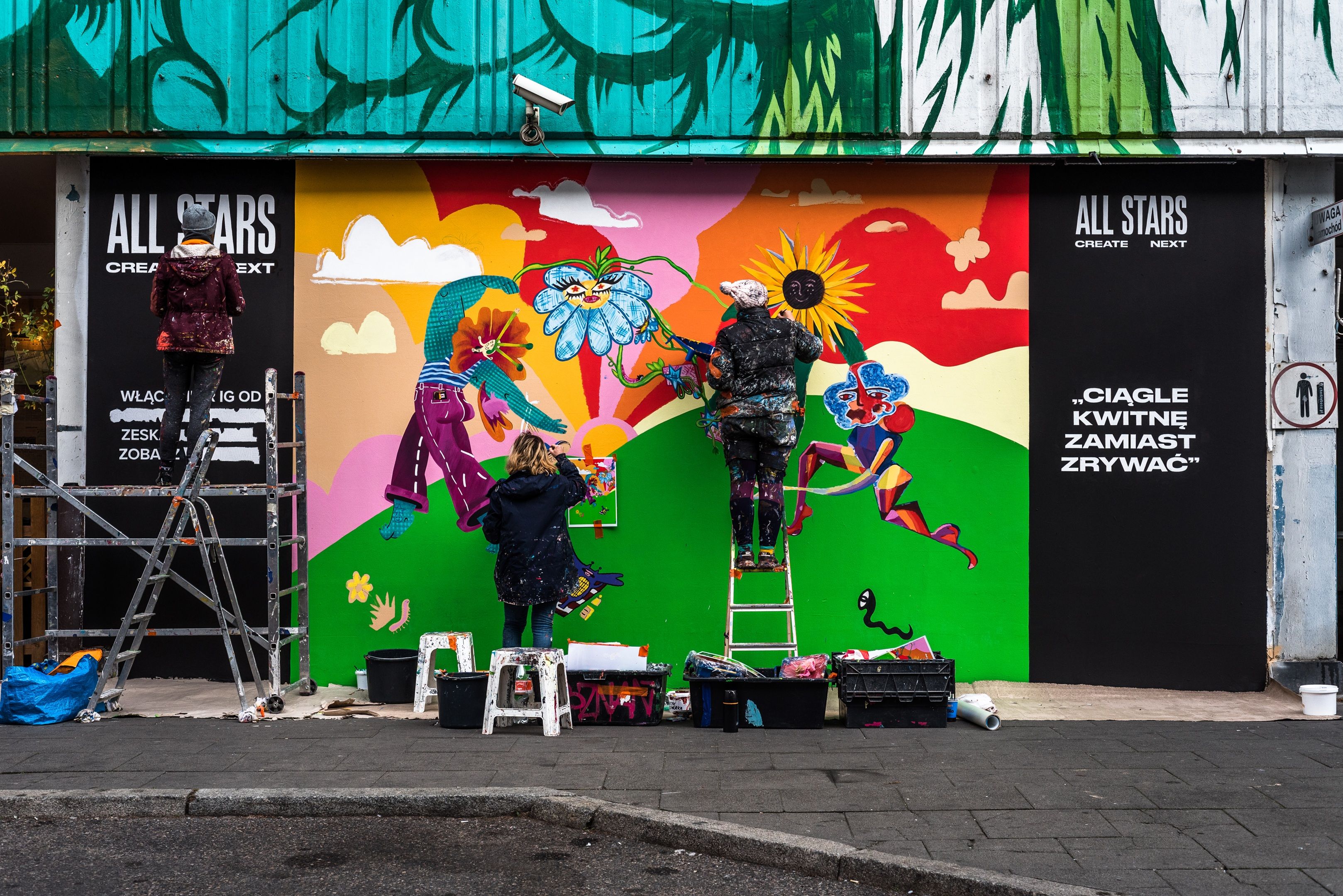 Good Looking namalowało mural w Warszawie przy ulicy Parkingowej 21 dla Converse