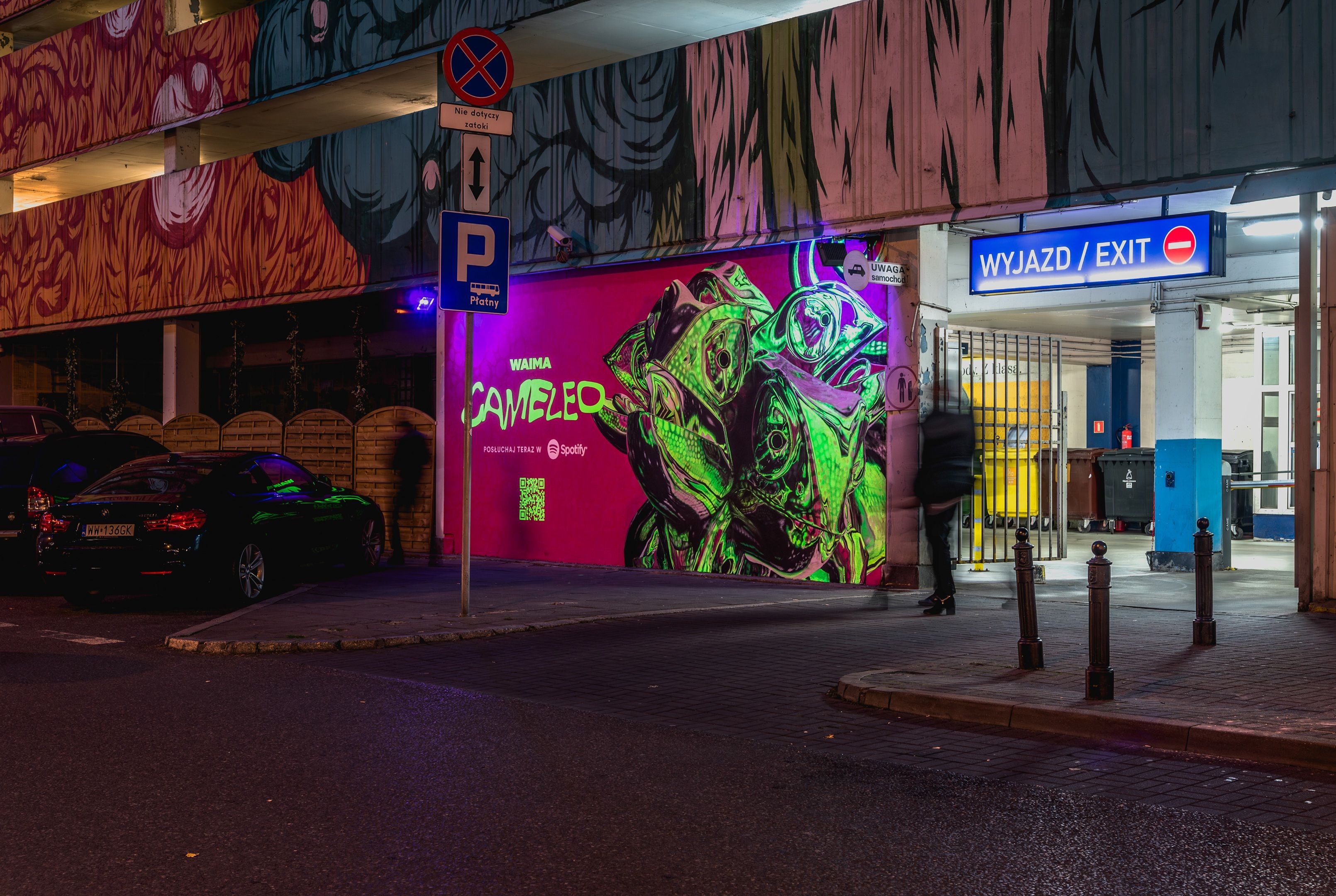 Good Looking namalowało mural w Warszawie przy ulicy Parkingowej 21 dla Sony Music
